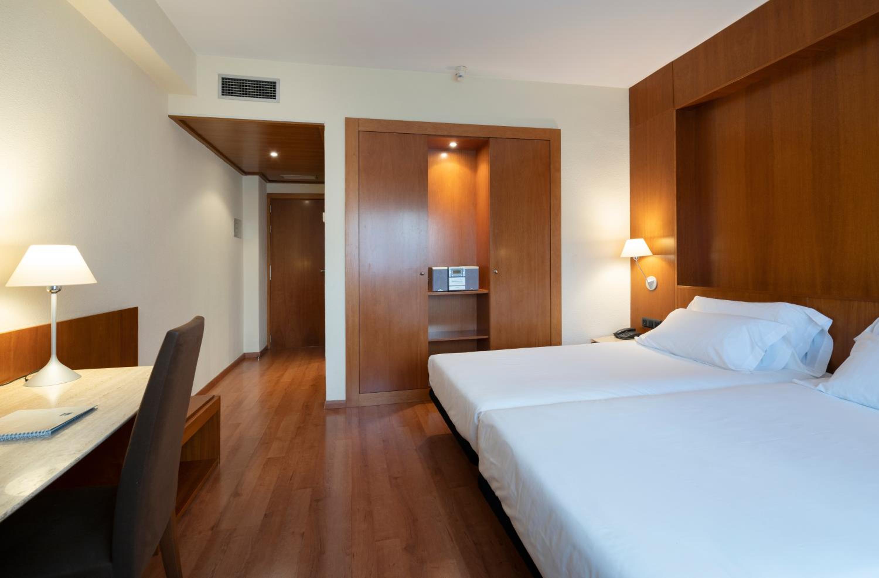 Triple Room (2 Adults + 1 Child) - Photo 1