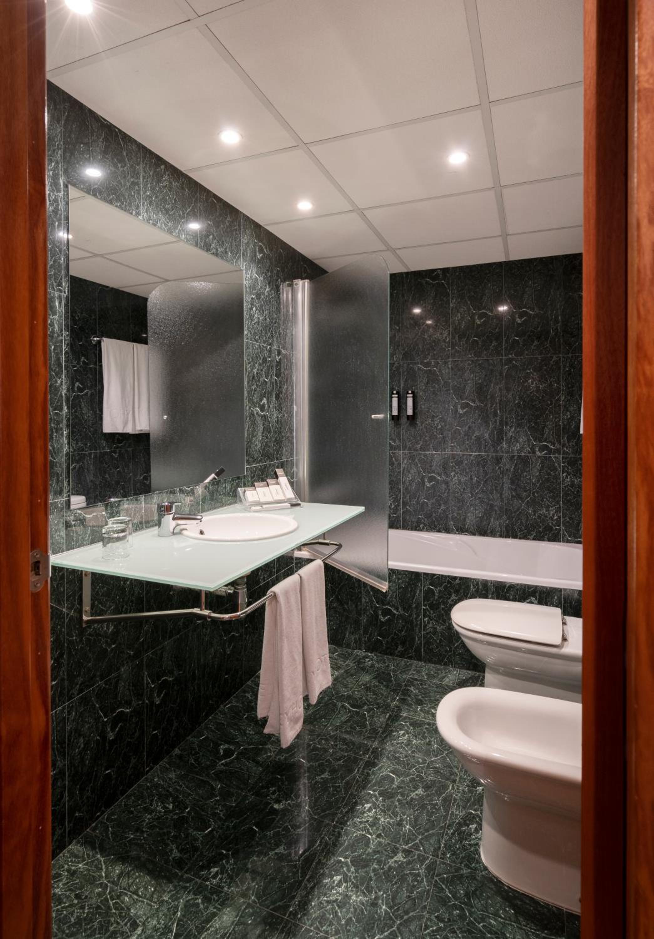 Double Room - Photo 4