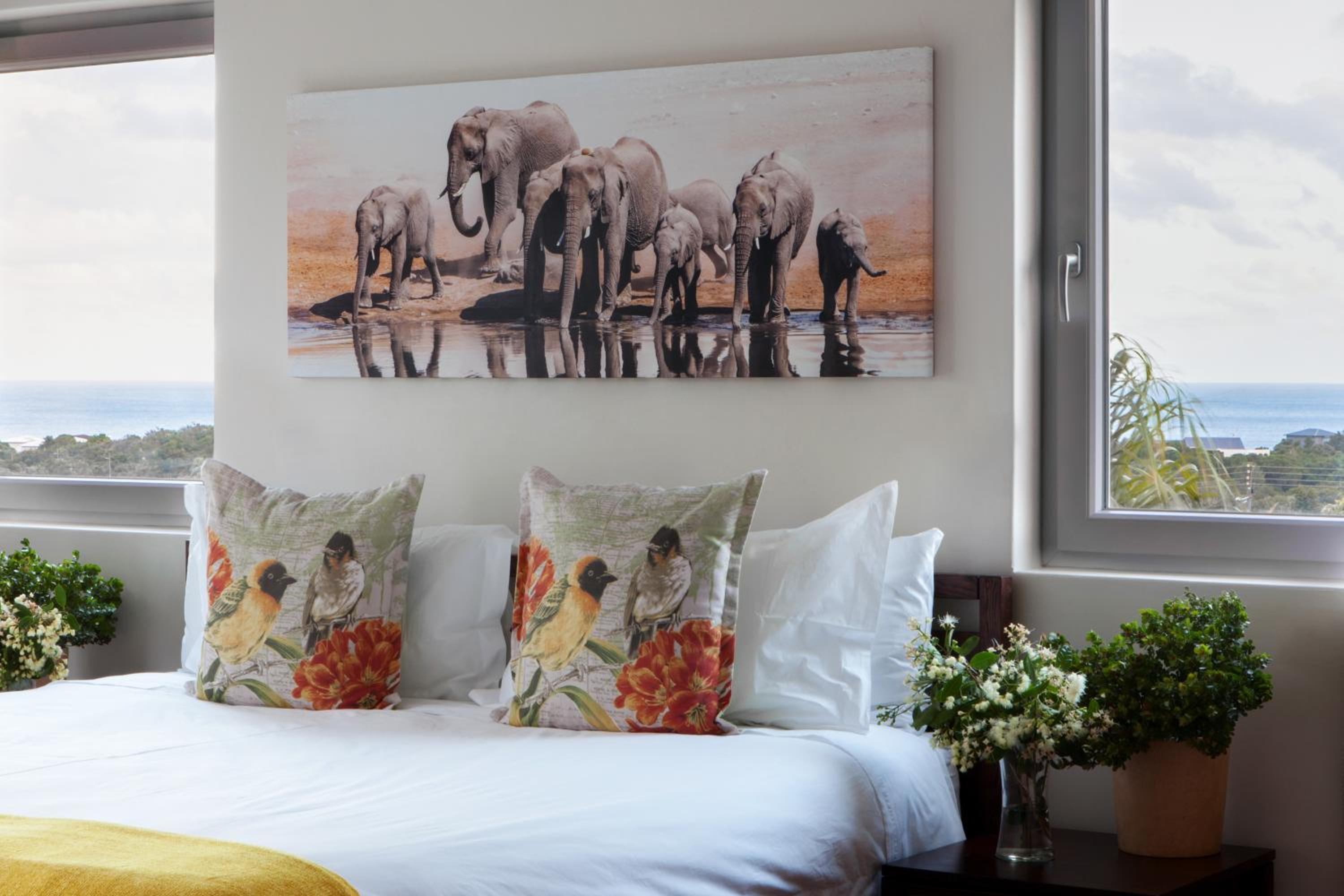 Large Triple Room with Sea View (Elephant Suite) photo 3