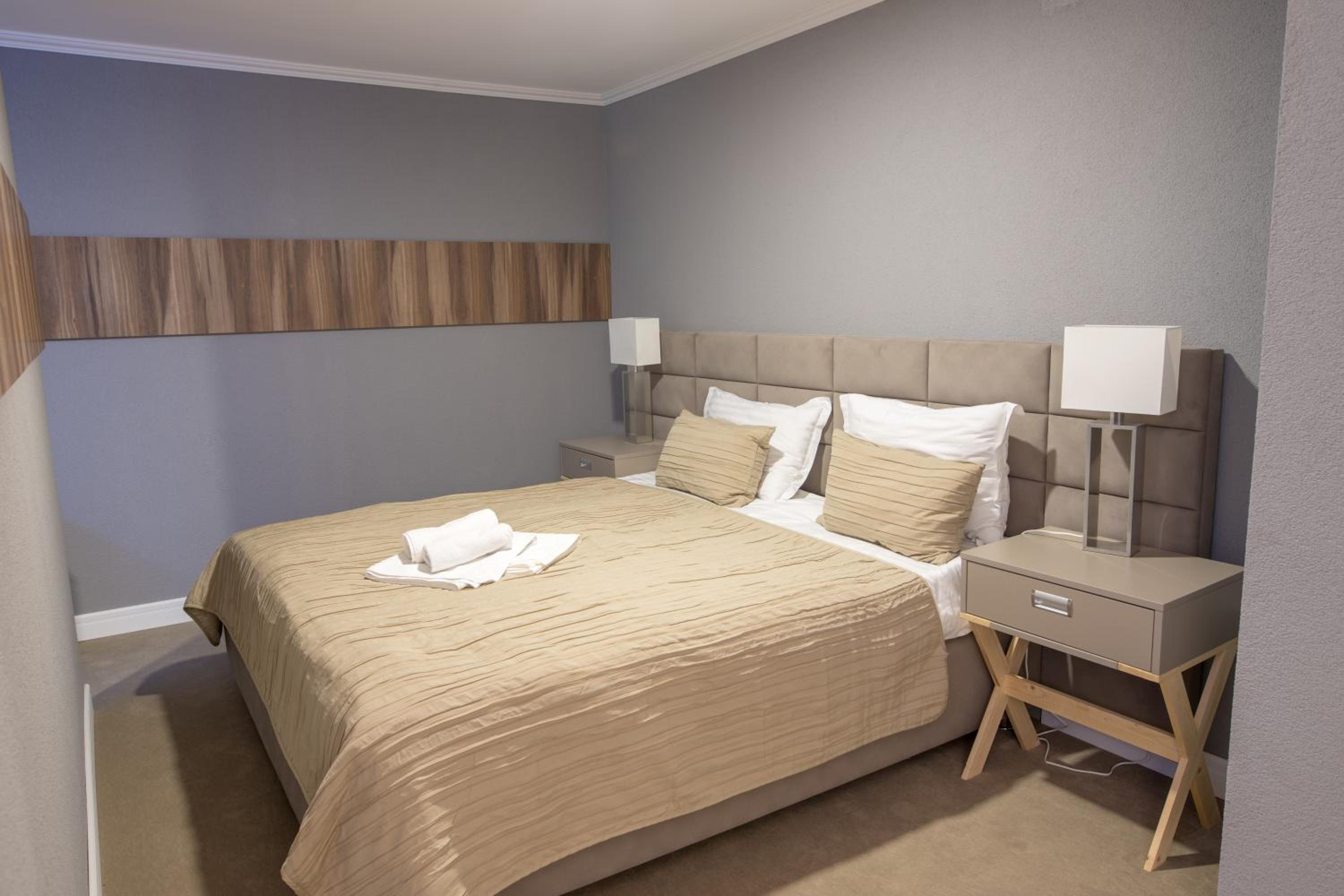 Deluxe Double Room with Balcony - Photo 9
