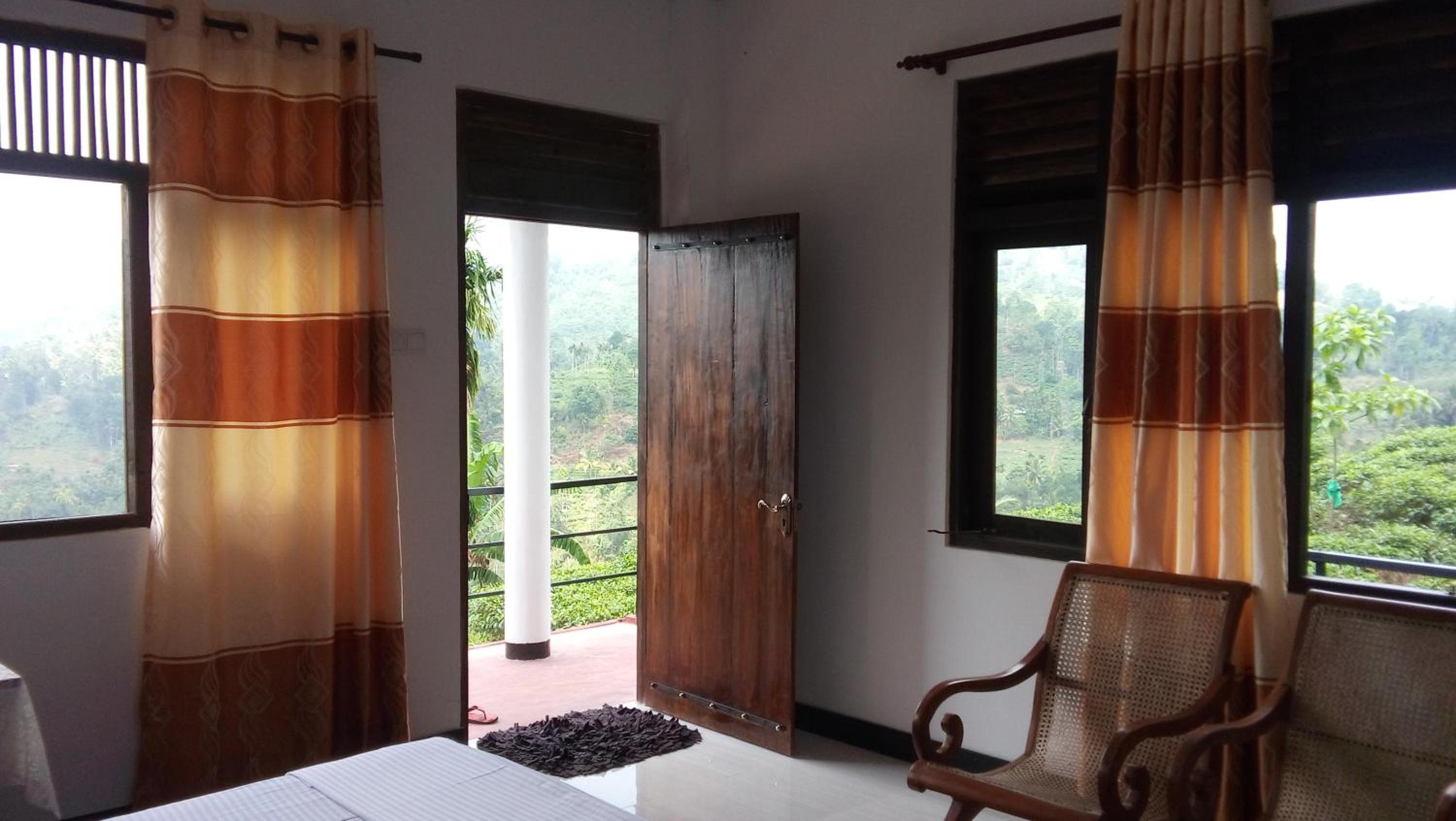Family Room with Mountain View photo 1