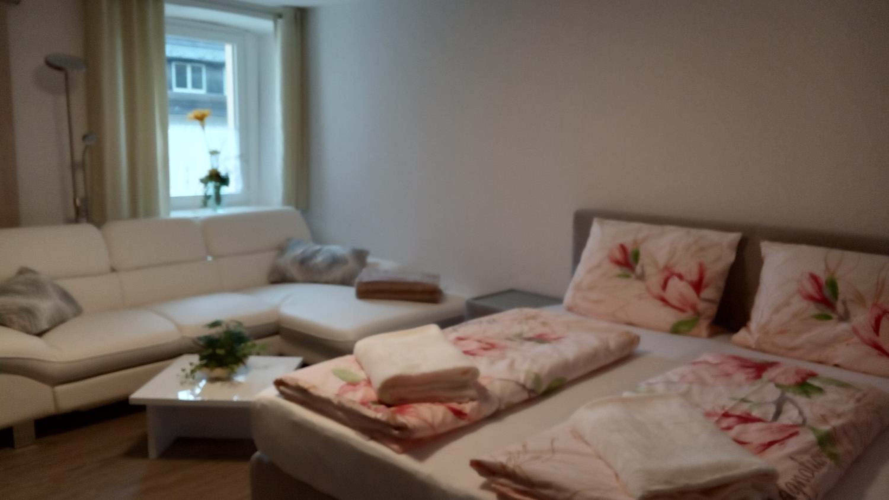 Large Double Room - Photo 1