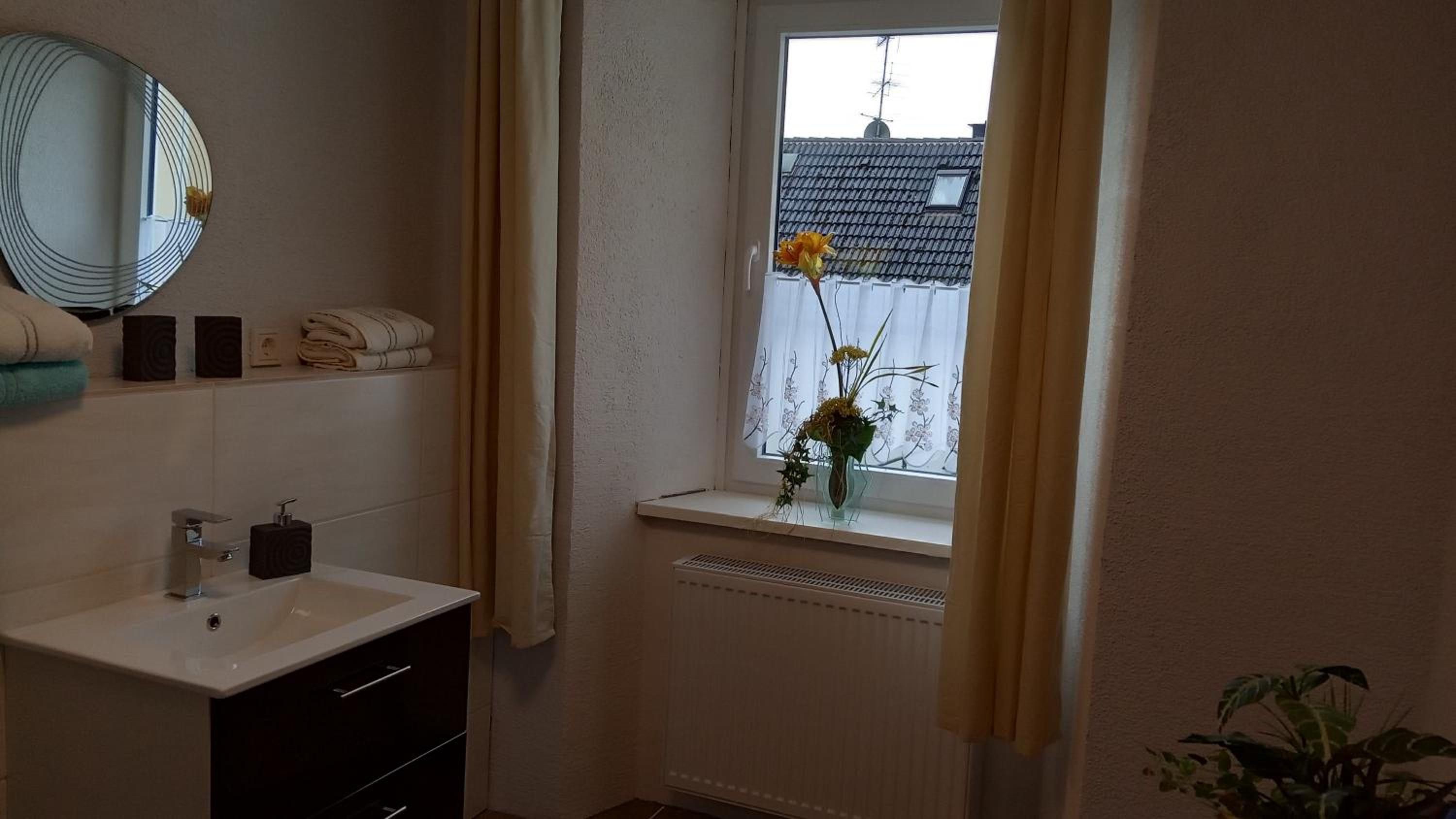 Large Double Room - Photo 5