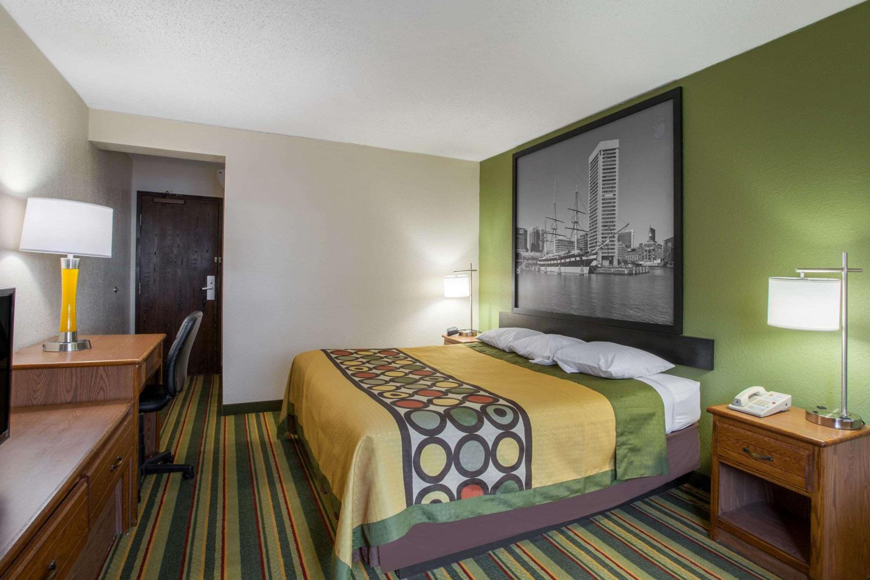 King Room - Non-Smoking - Photo 1