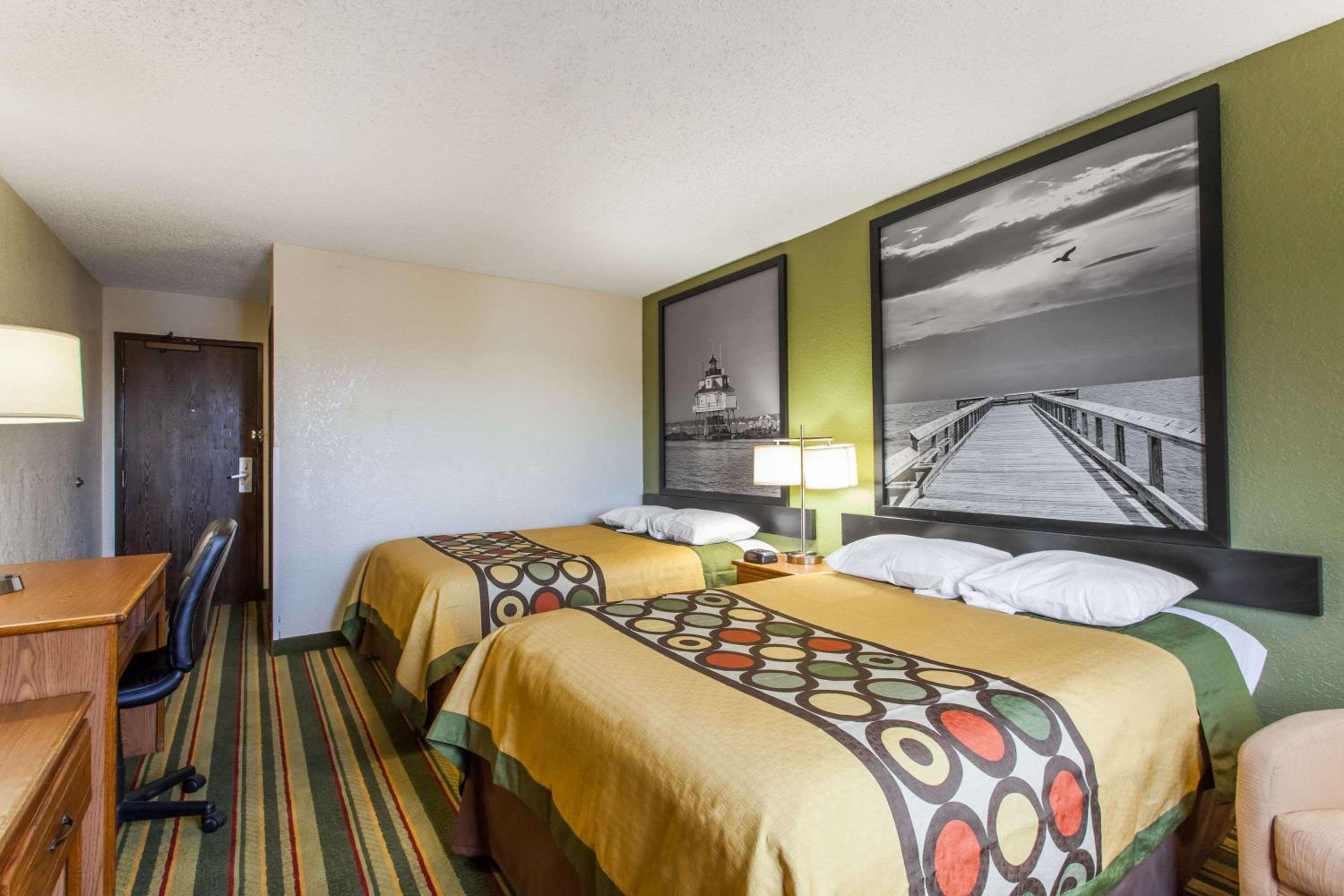 Deluxe Double Room with Two Double Beds - Non-Smoking - Photo 2