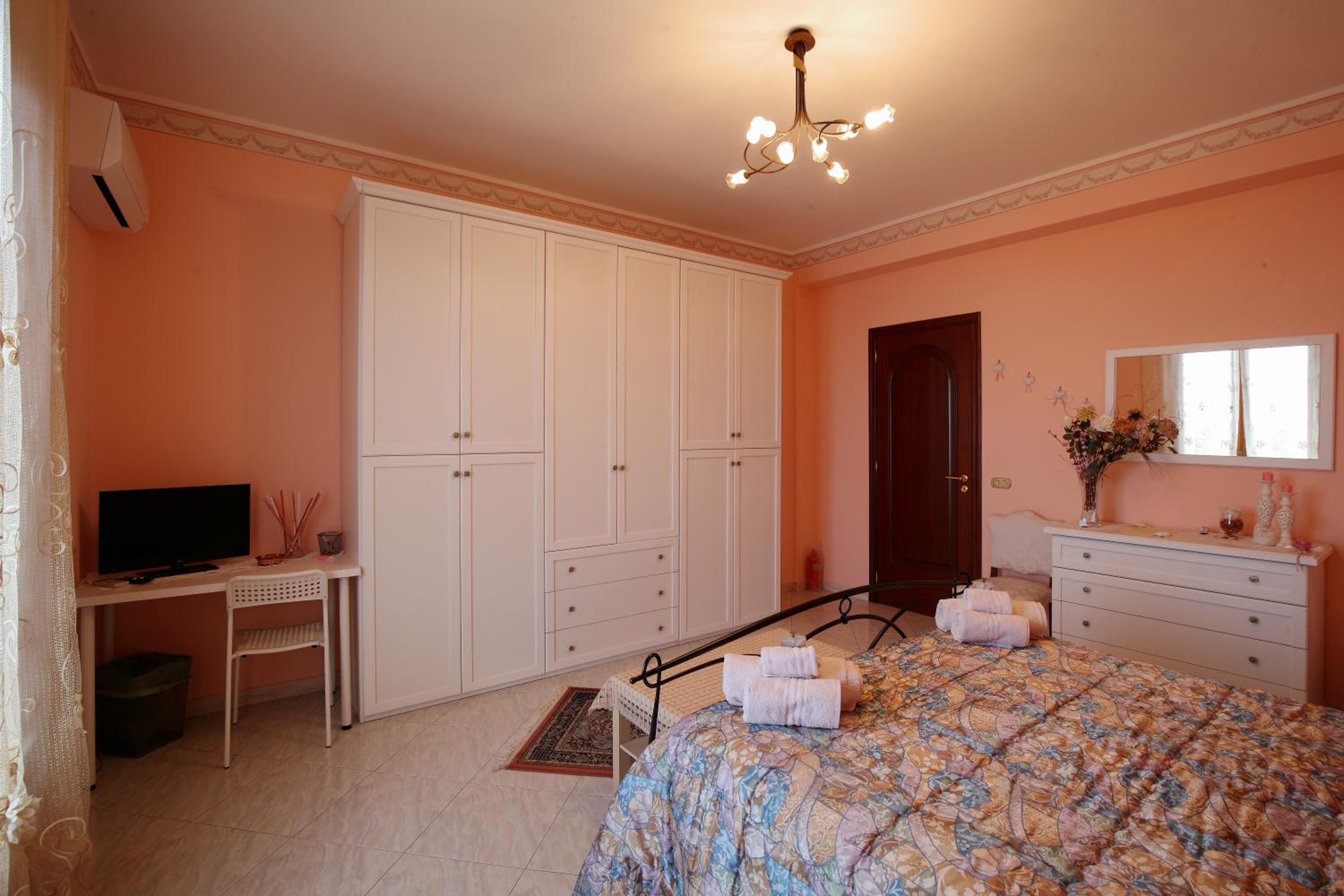 Deluxe Double Room with Sea View - Photo 7