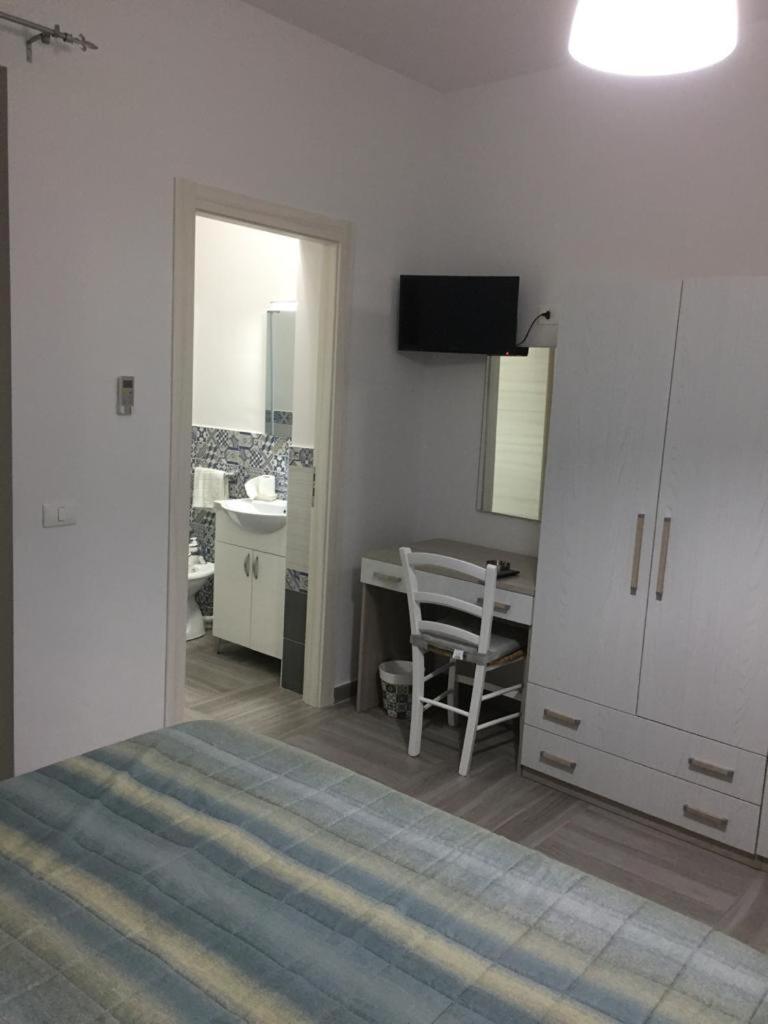 Deluxe Family Room - Photo 2