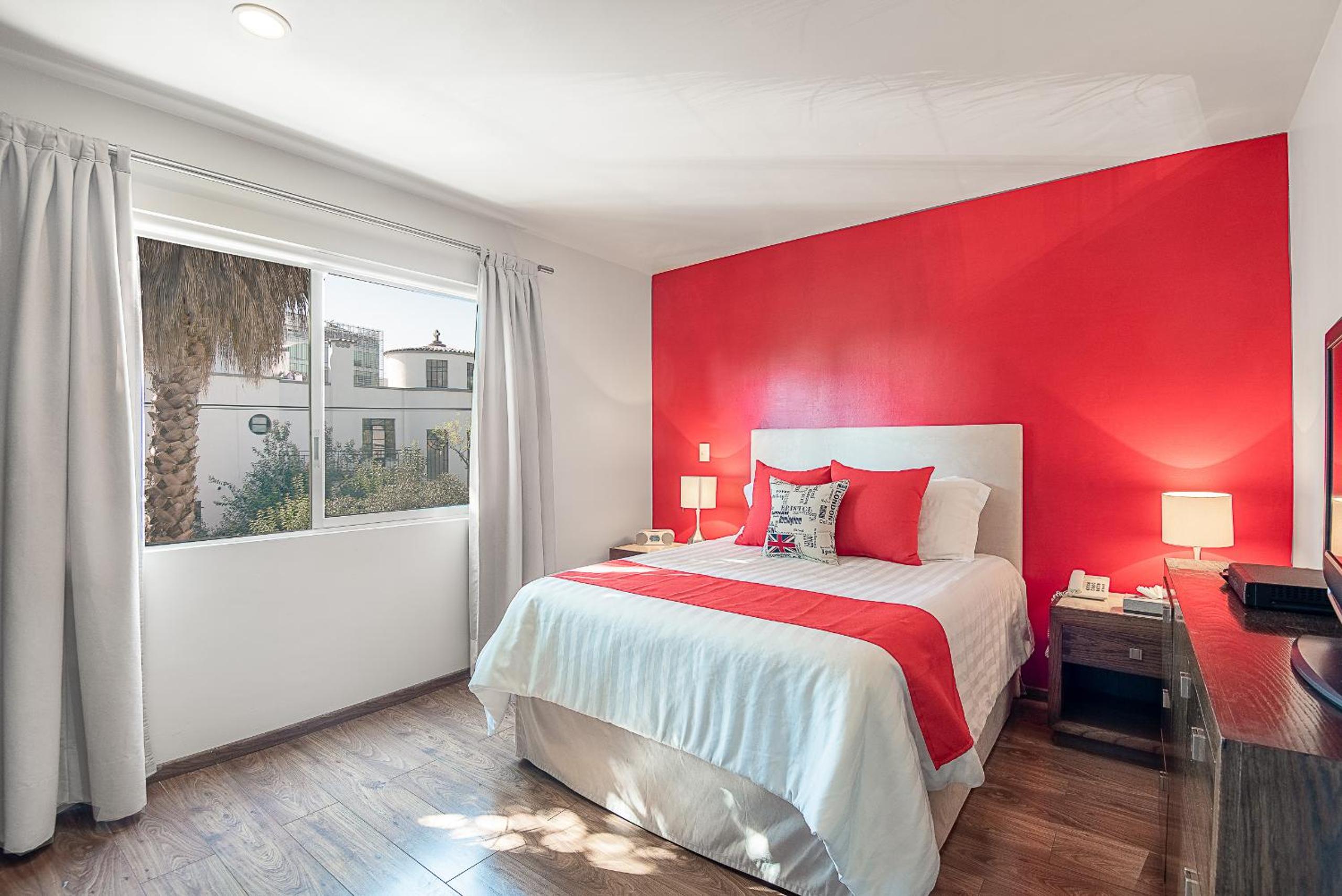 Executive Suite - Photo 23