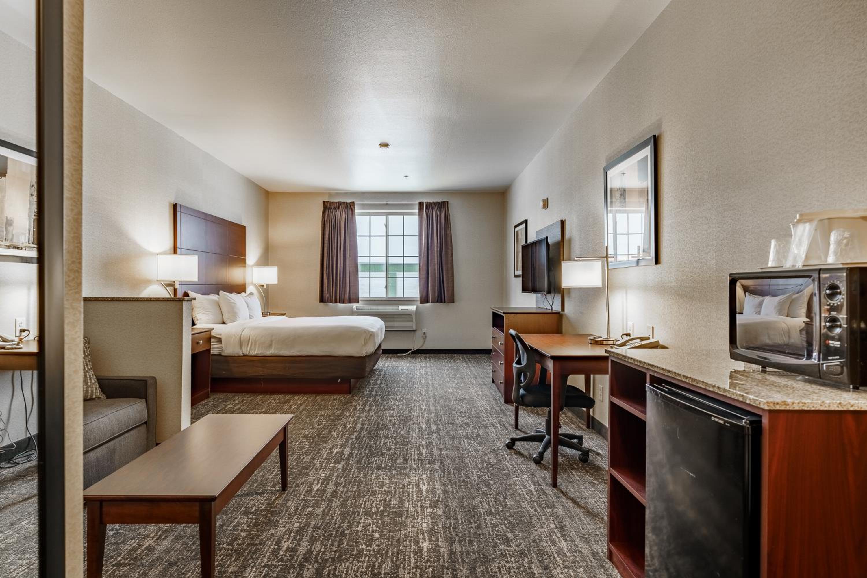 King Suite - Non-Smoking - Photo 3