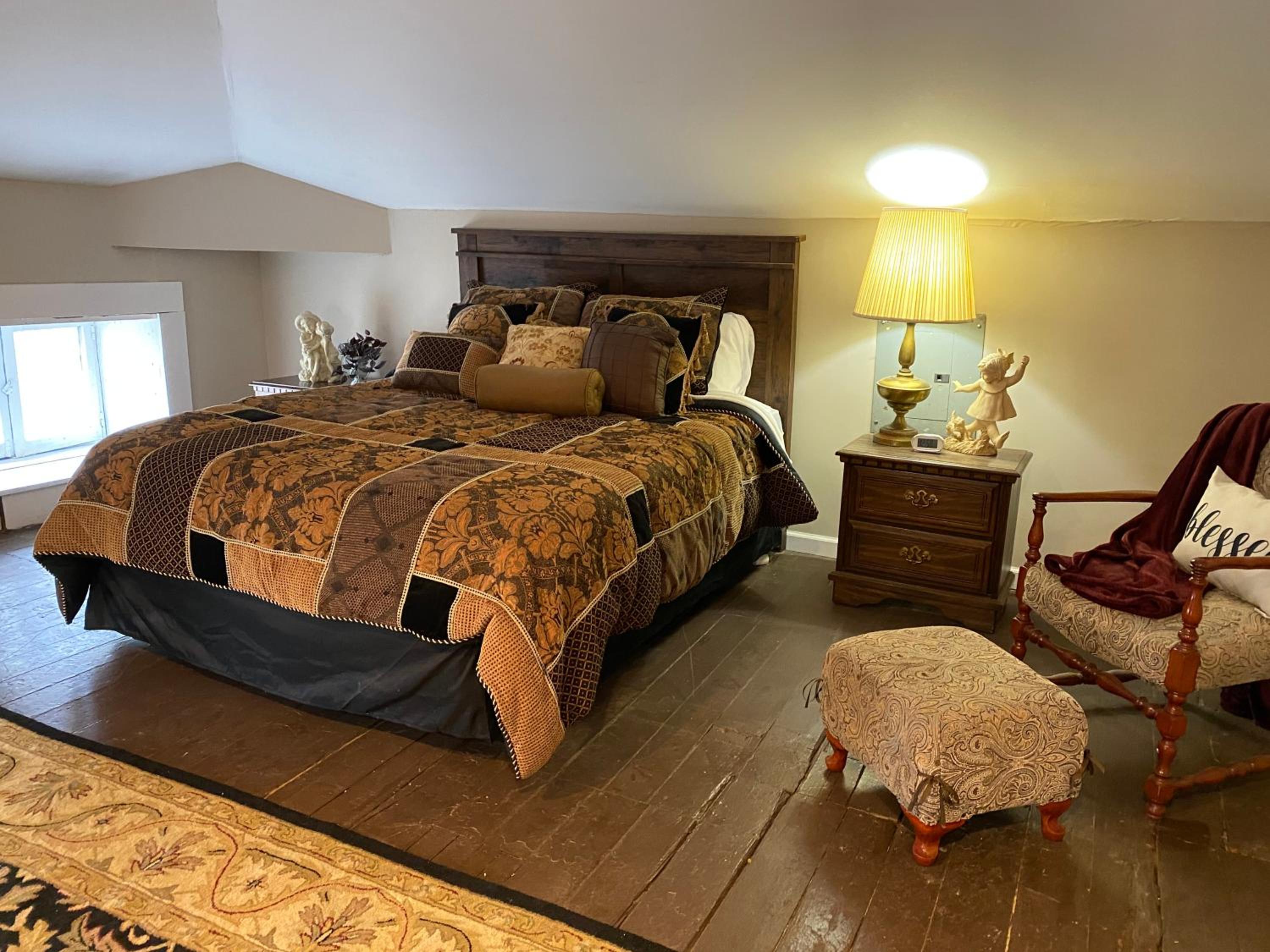 Deluxe Double Room (2 Adults + 1 Child) photo 3