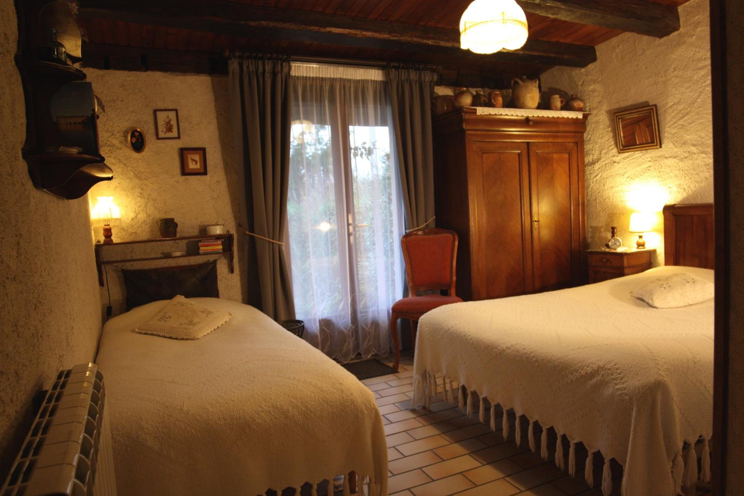 Deluxe Room (2 Adults + 1 Child) photo 1