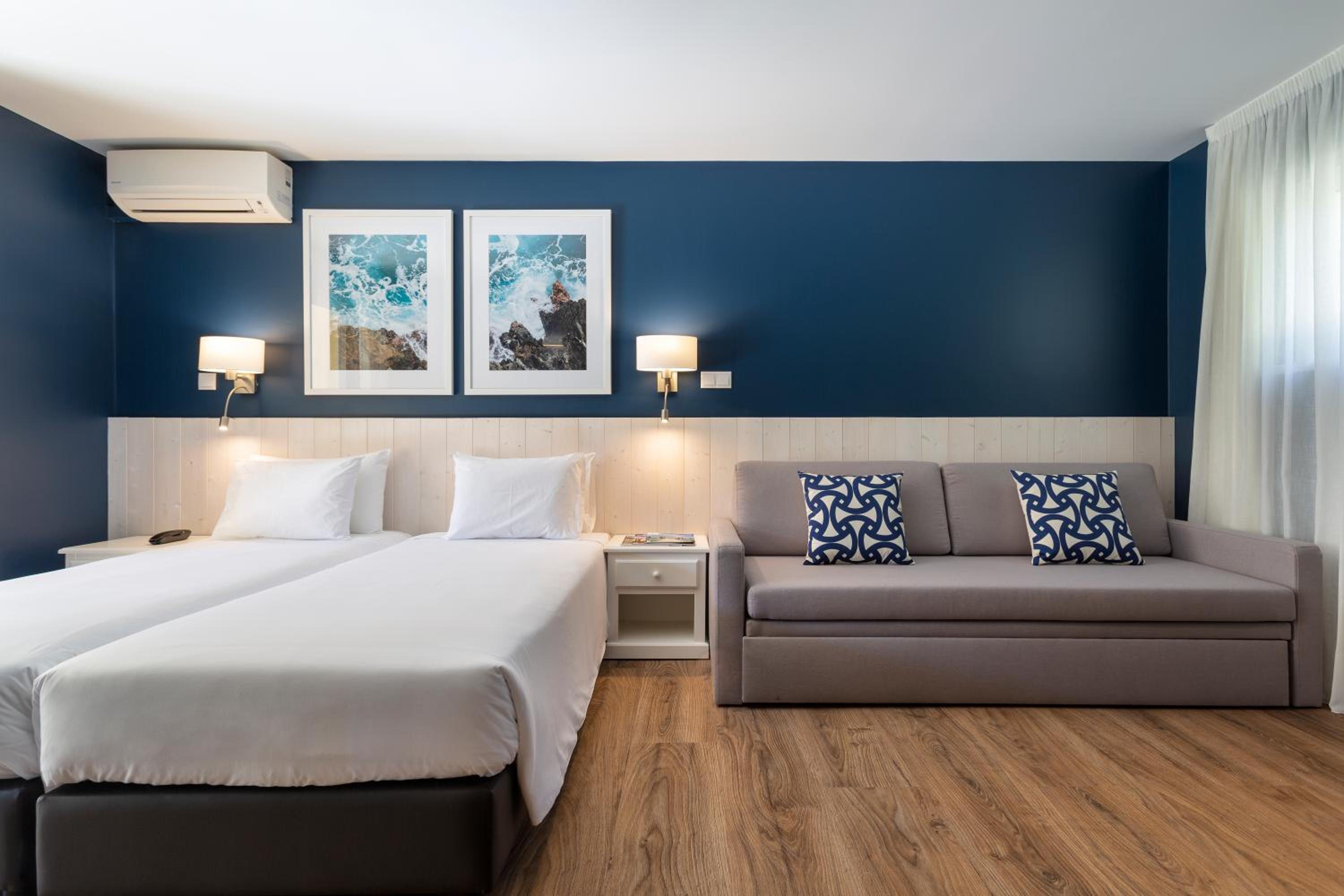 Twin Central Room (2 Adults + 1 Child up to 11 years old) photo 1