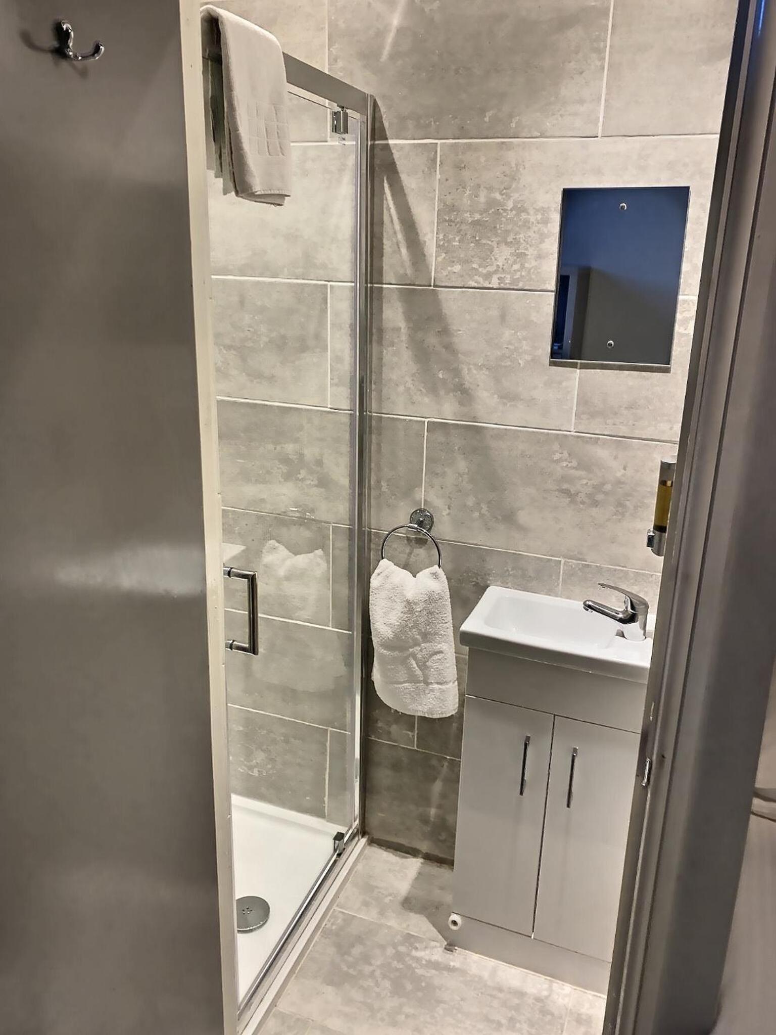 Double Room With Private Bathroom photo 3