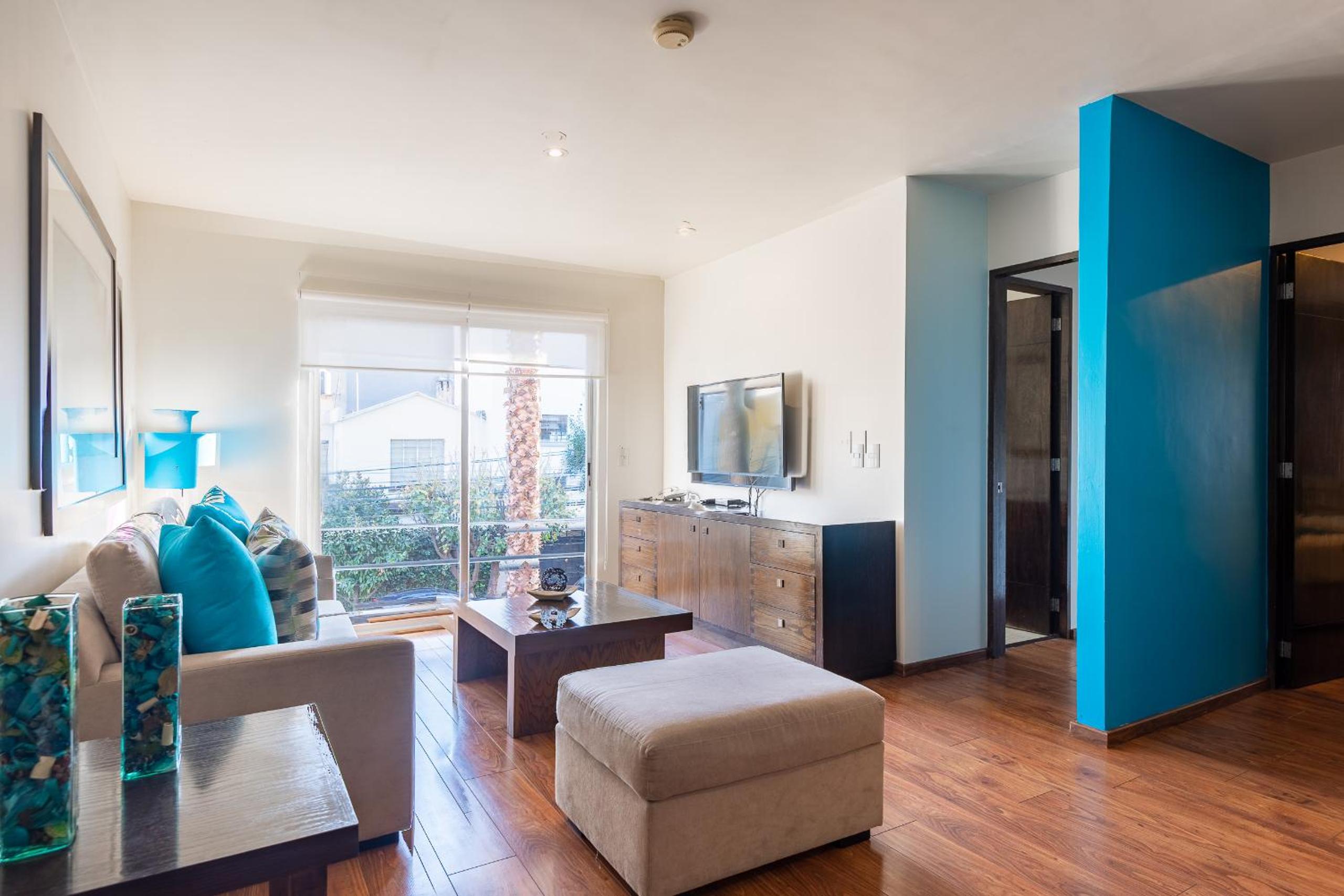 Executive Suite - Photo 14