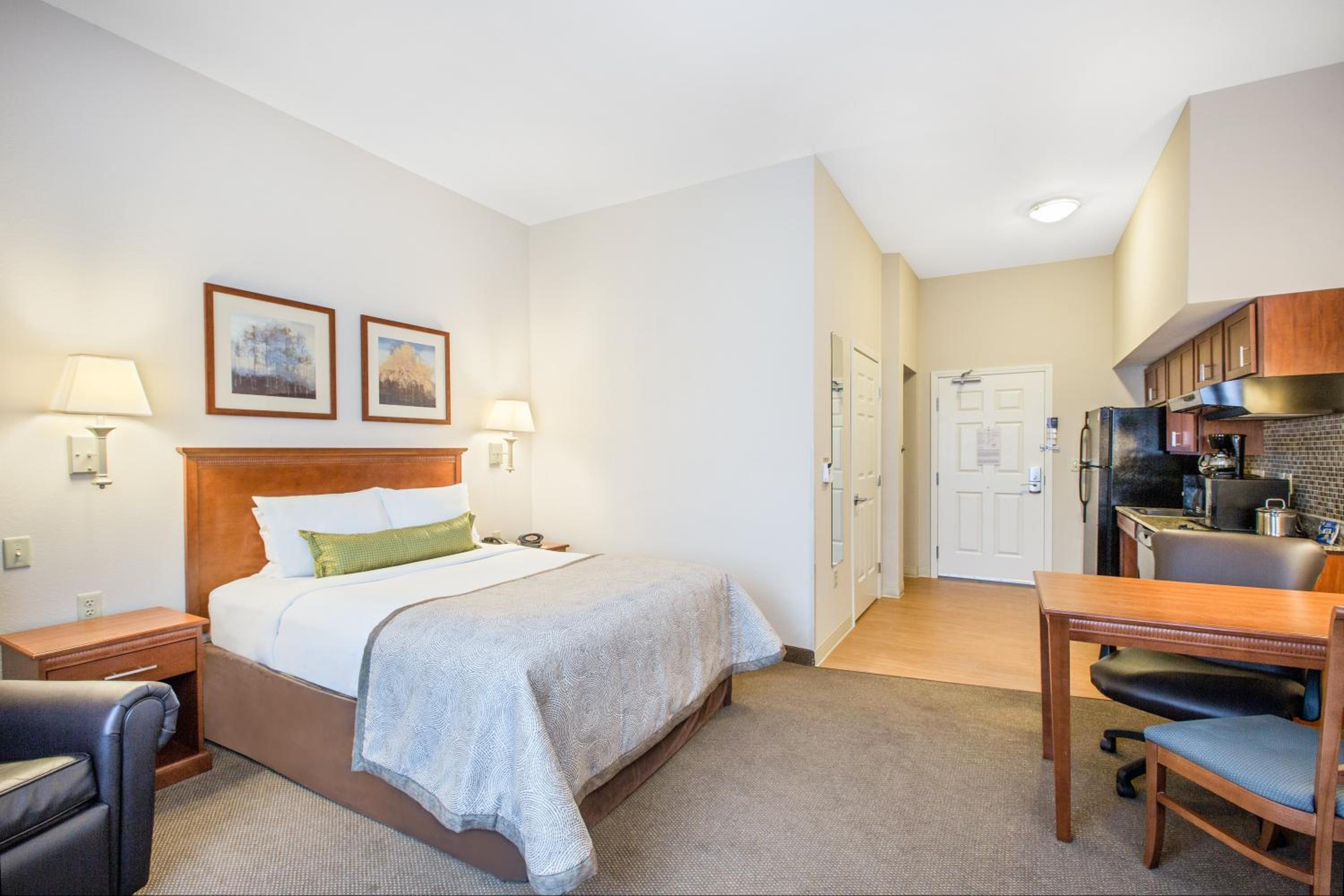 Queen Studio Suite- with Roll in Shower - Disability Accessible/Non-Smoking  - Photo 1