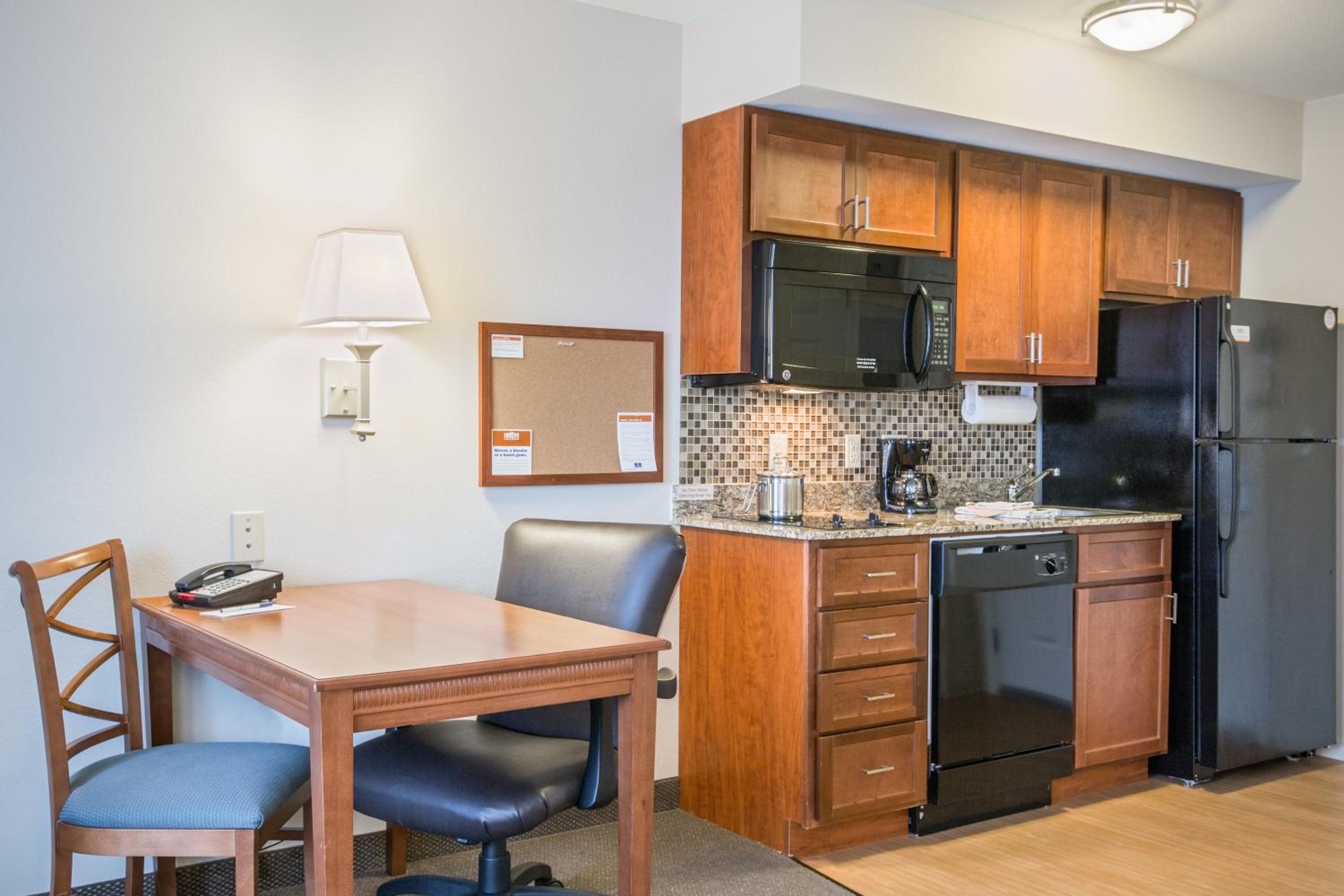 Queen Studio Suite - Photo 2