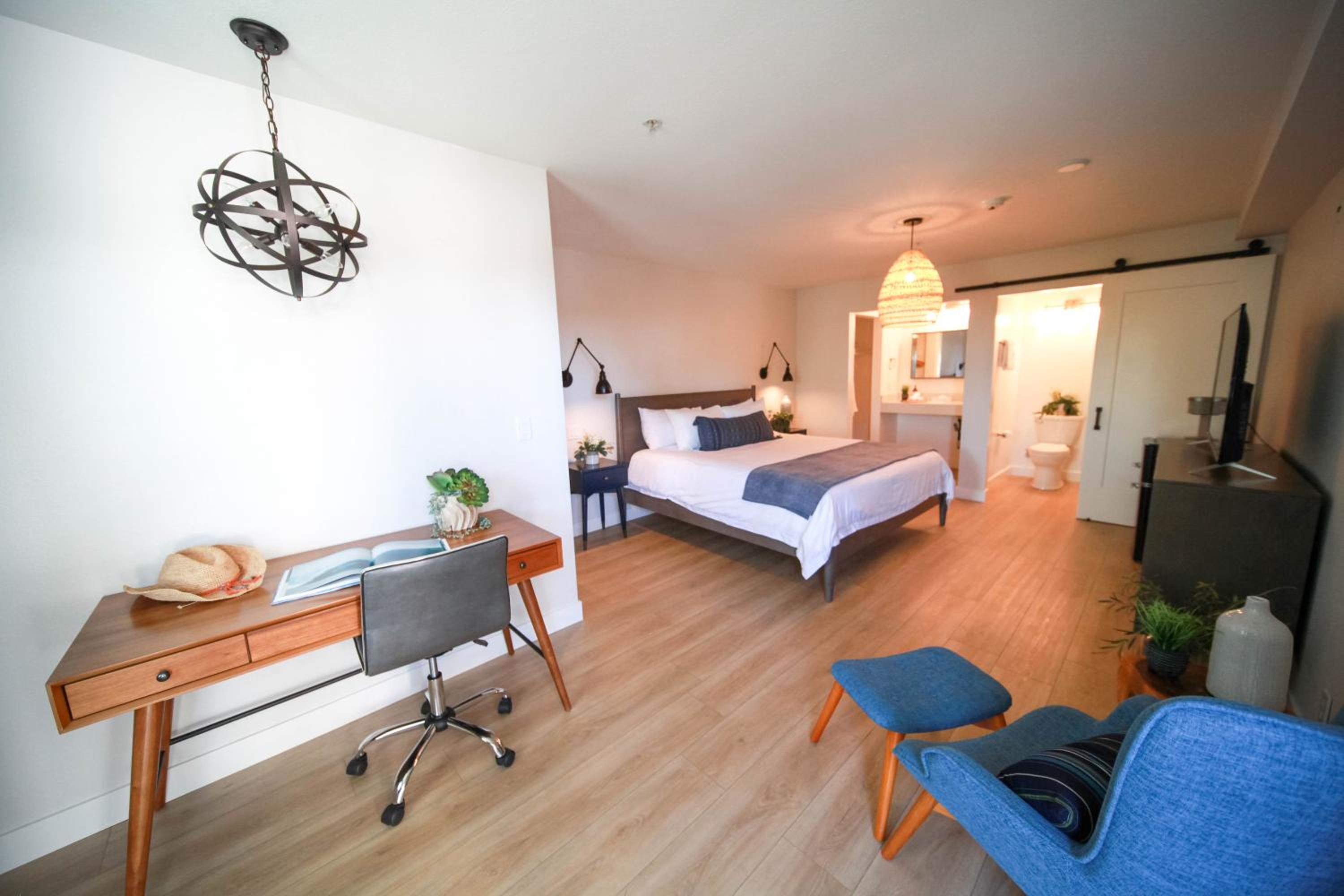 Coastal King Room photo 1