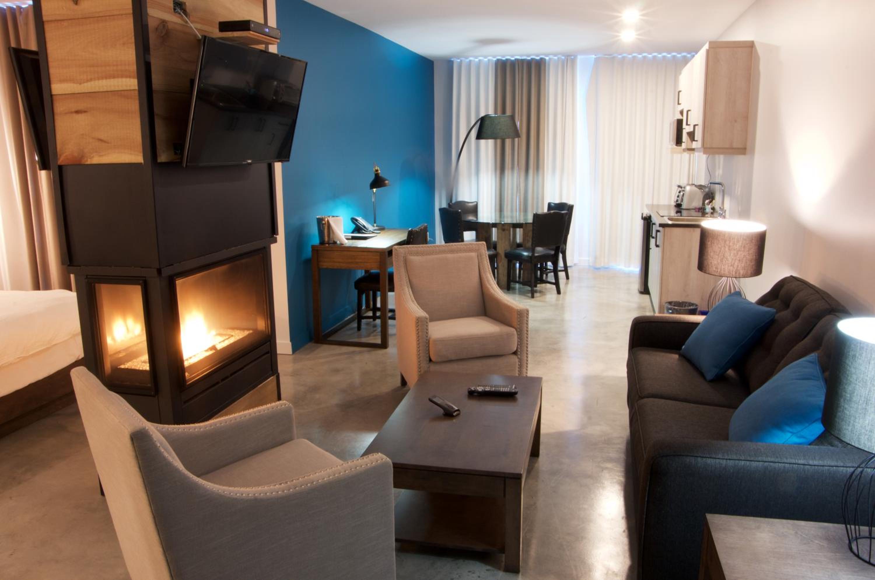King Suite with Balcony photo 1