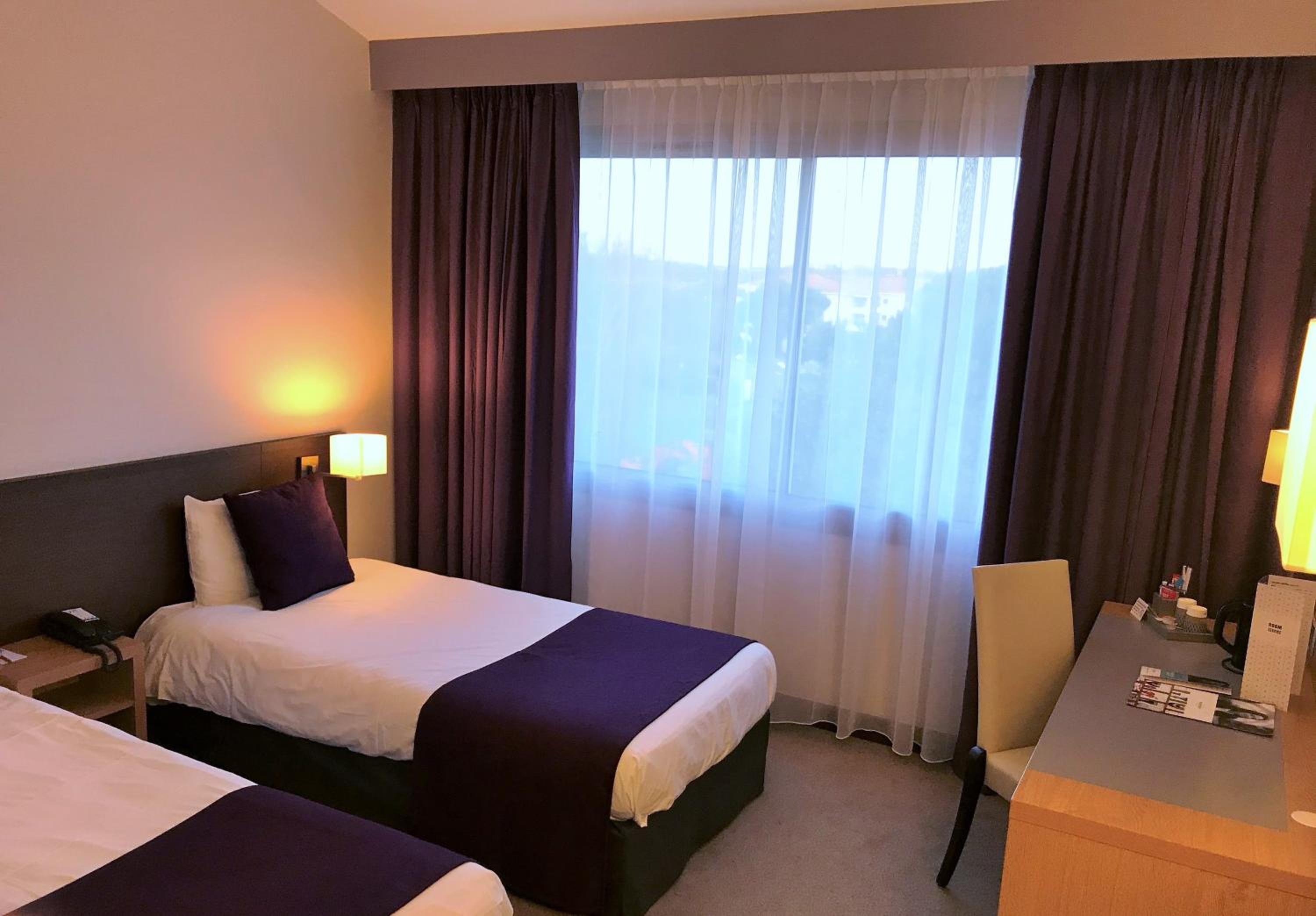 Standard Twin Room - Photo 1