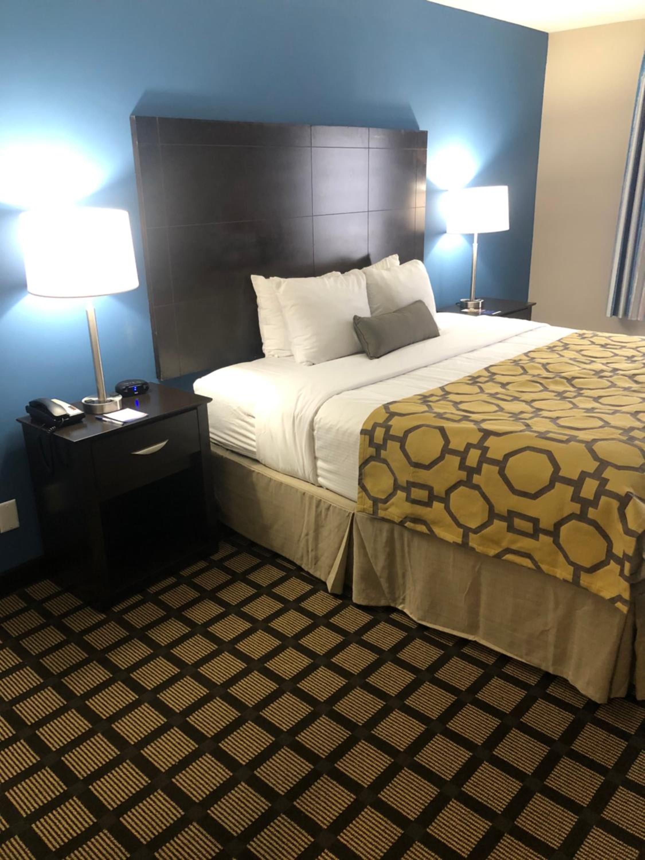 King Room - Non-Smoking - Photo 3