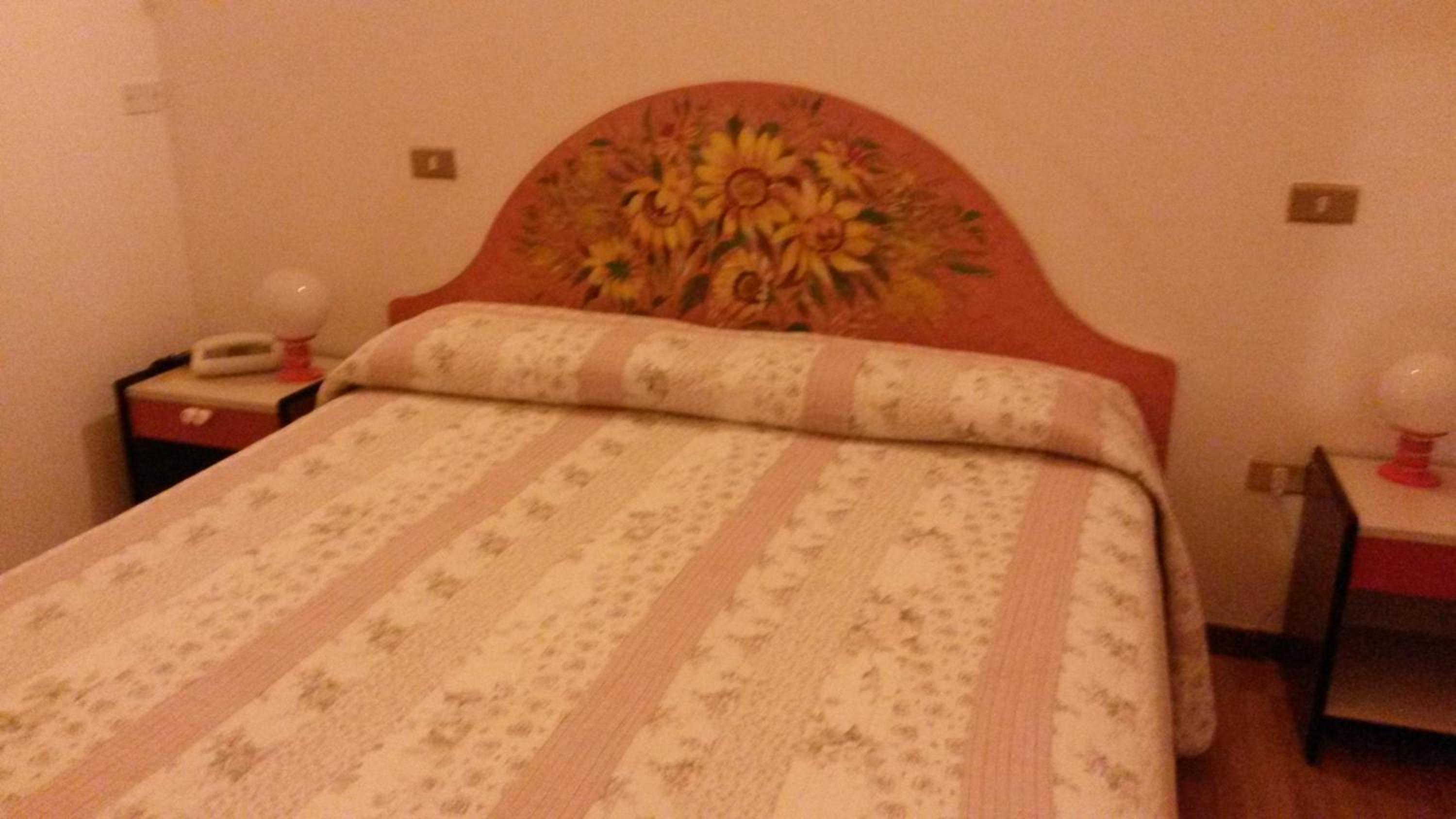 Double or Twin Room - Photo 8