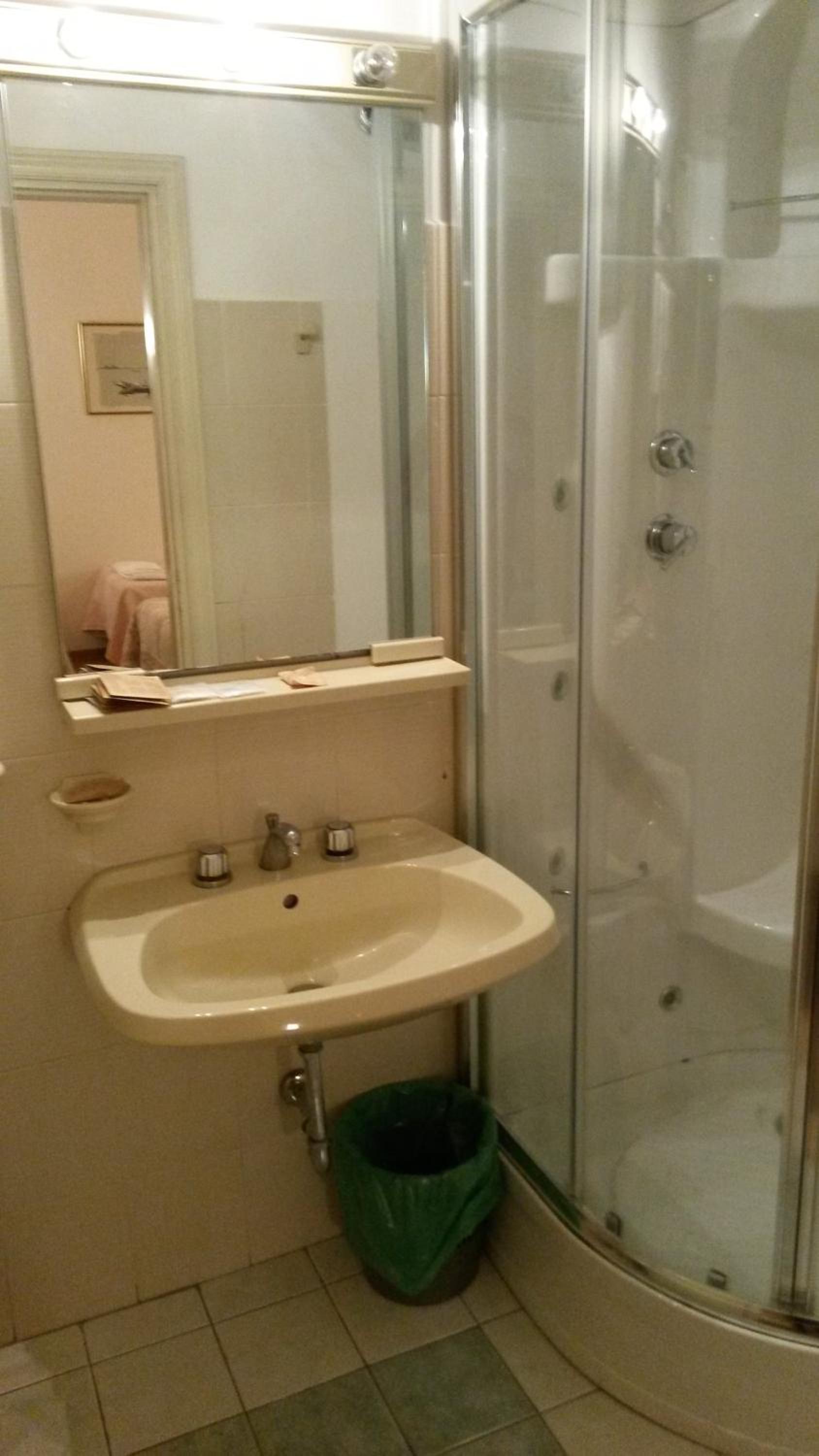 Double or Twin Room - Photo 4
