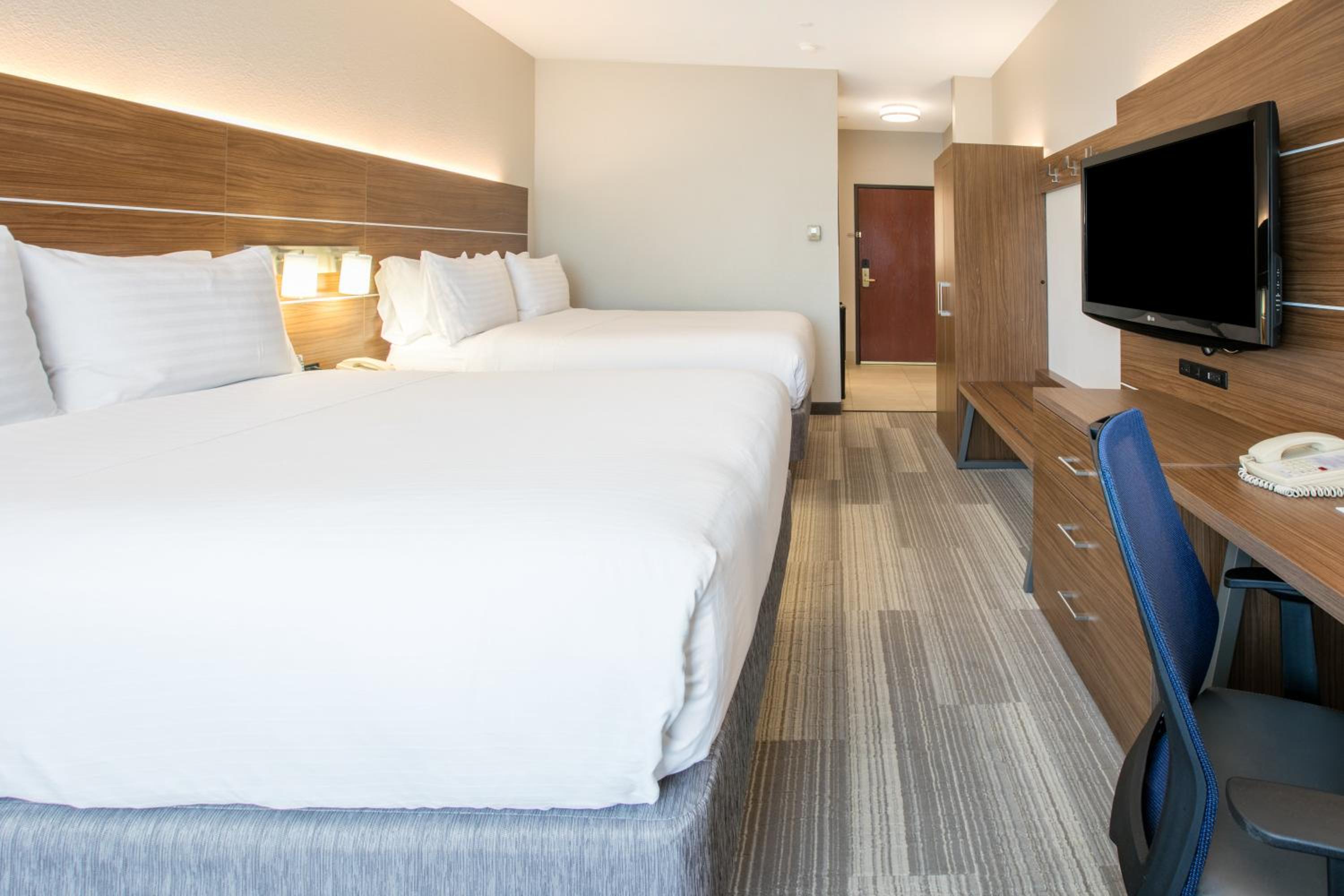 Standard Queen Room with Two Queen Beds - Photo 1