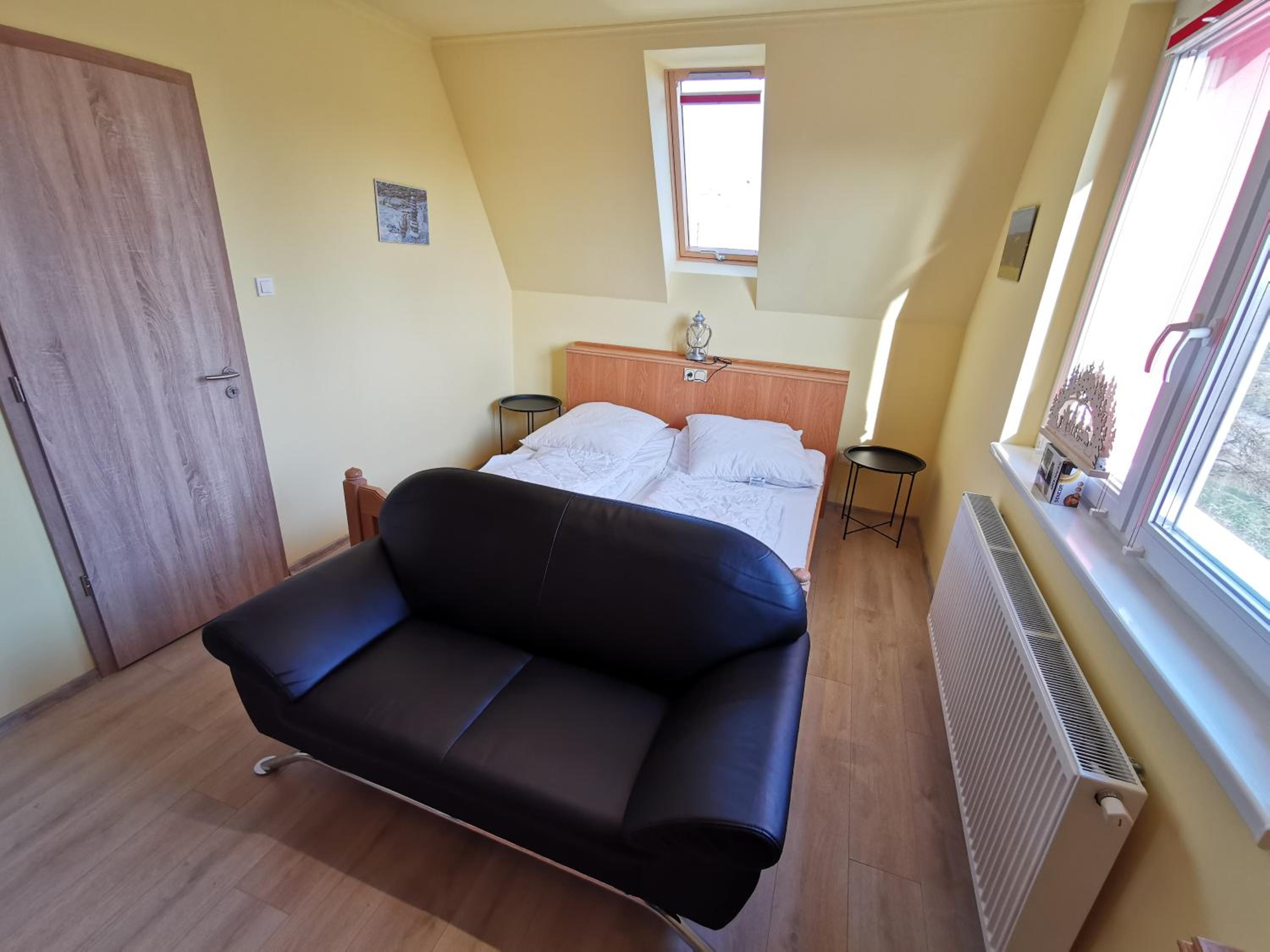 Double Room with Private Bathroom - Photo 1