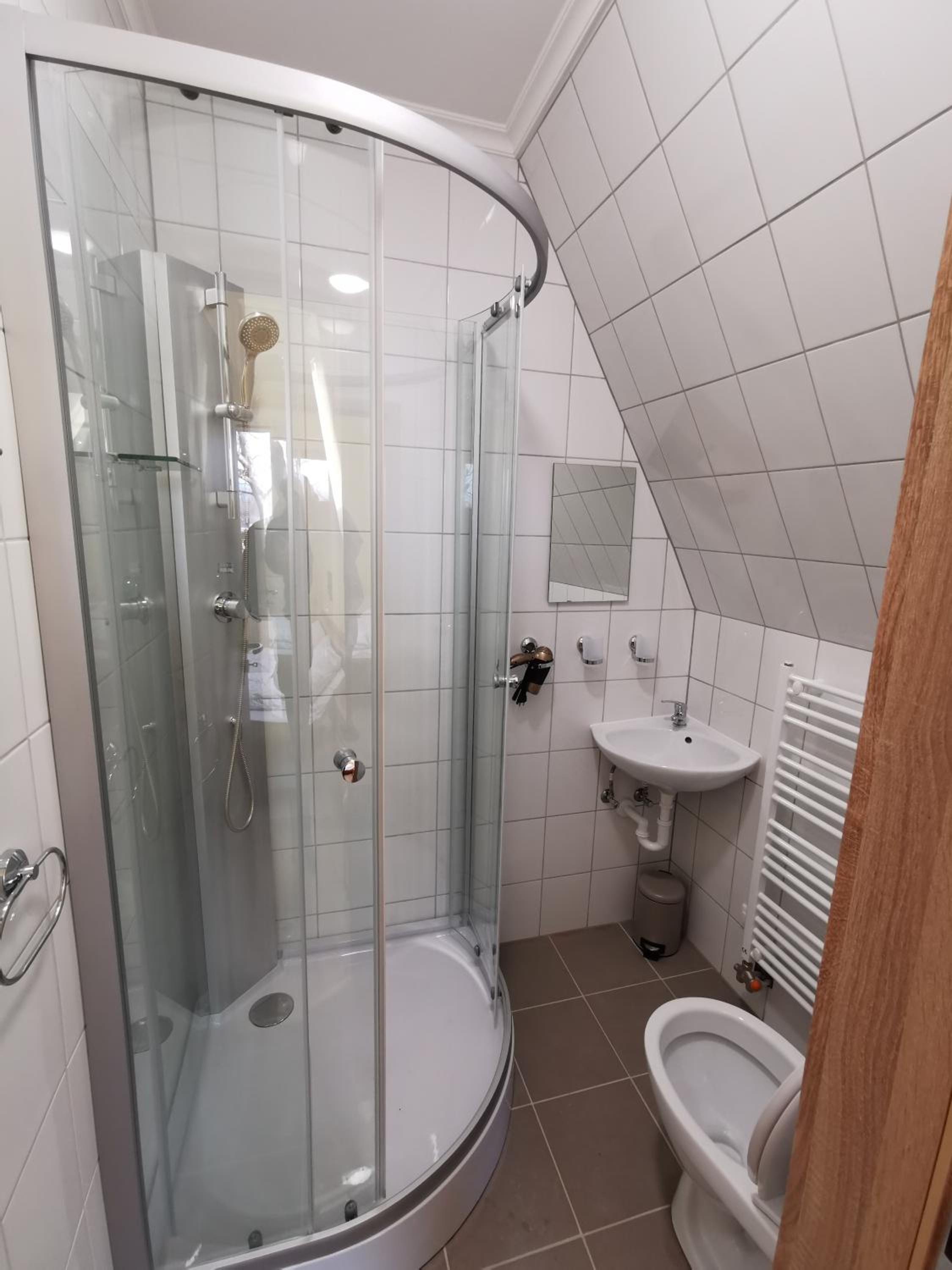 Double Room with Private Bathroom - Photo 2