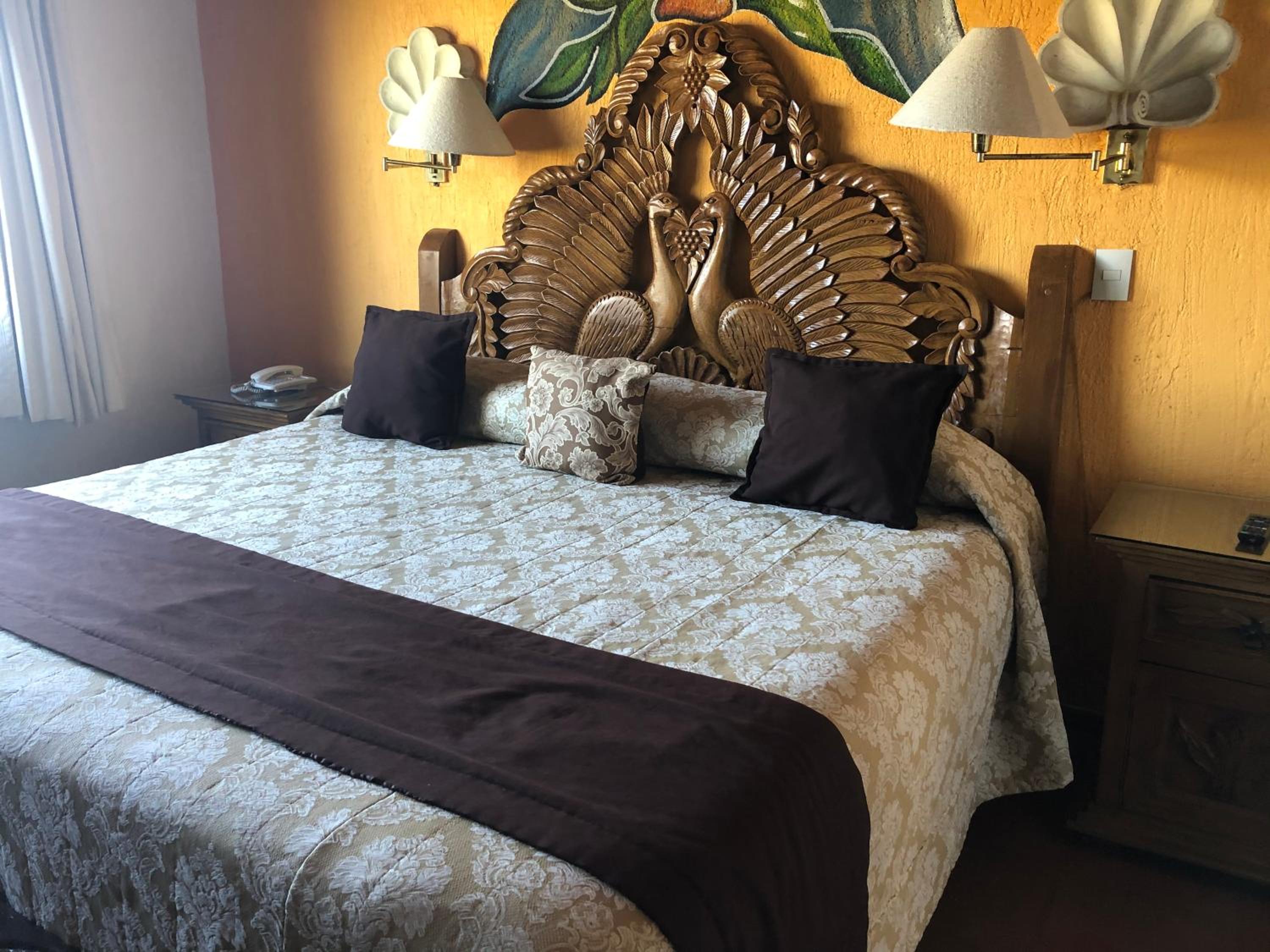 Standard Queen Room - Photo 9