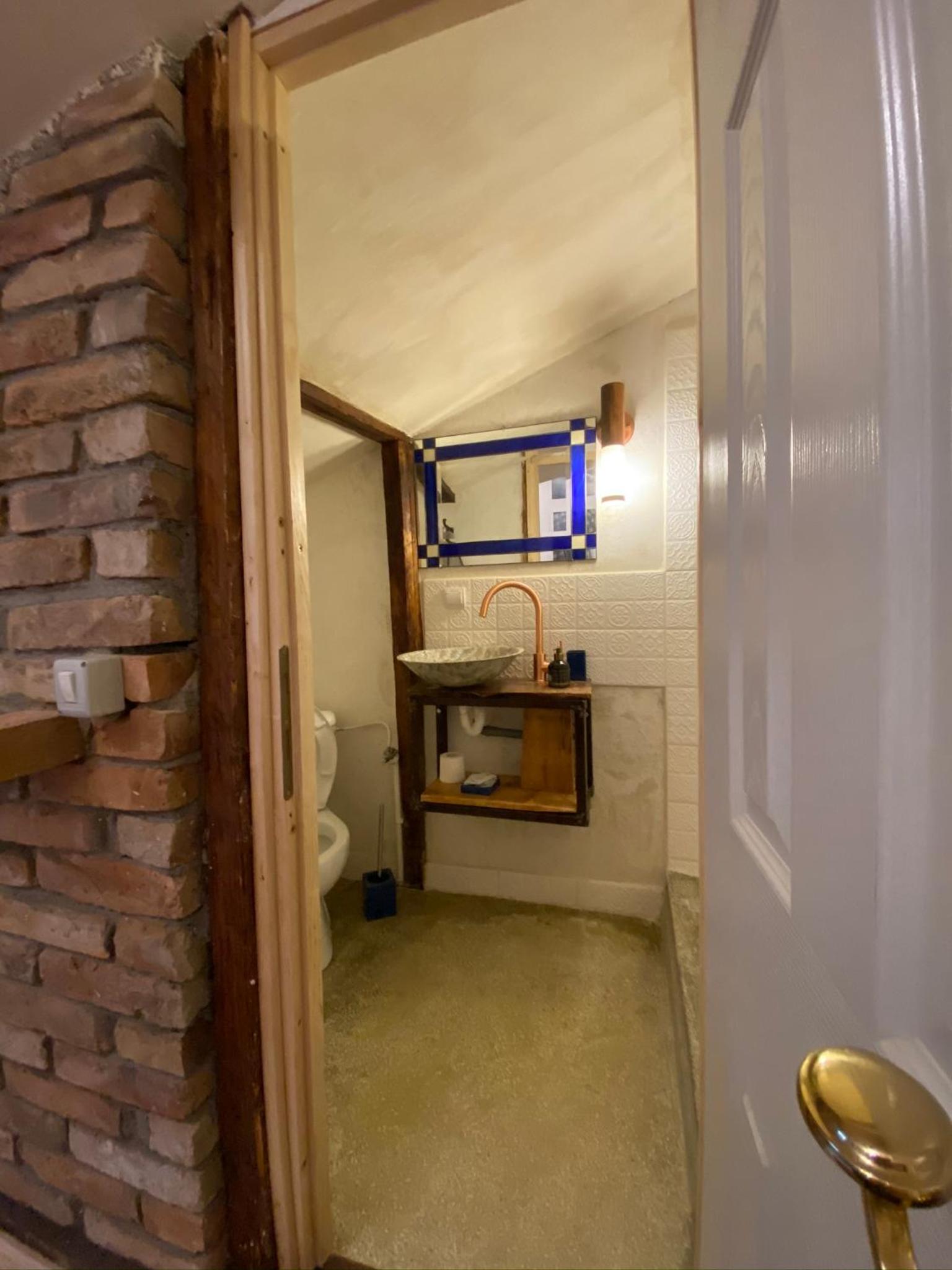 Studio Apartment - Photo 9