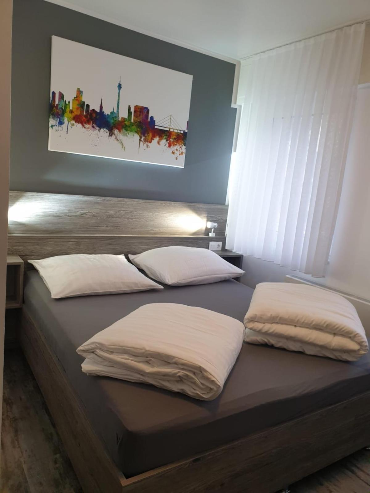 Budget Double Room - Photo 7