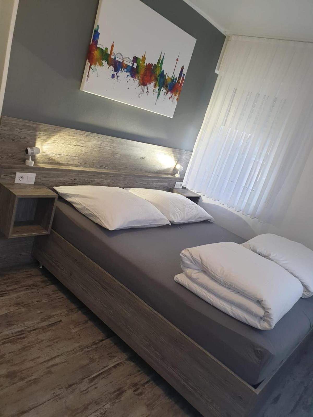 Budget Double Room - Photo 6