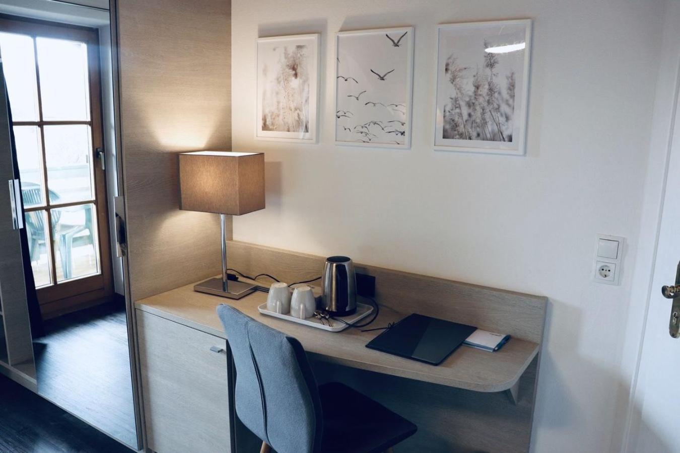 Double Room with Balcony - Photo 4