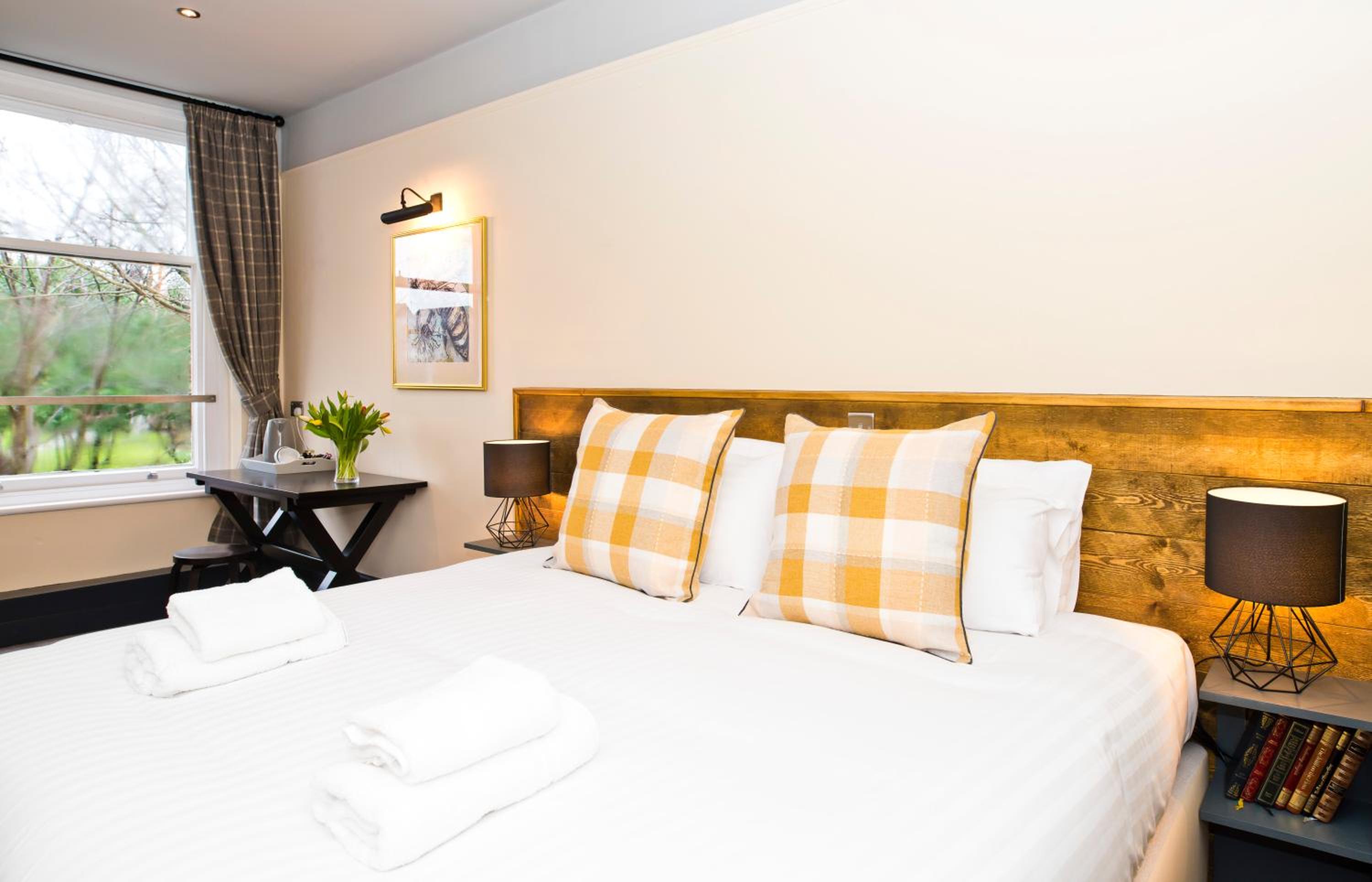 Deluxe King Room - Photo 4
