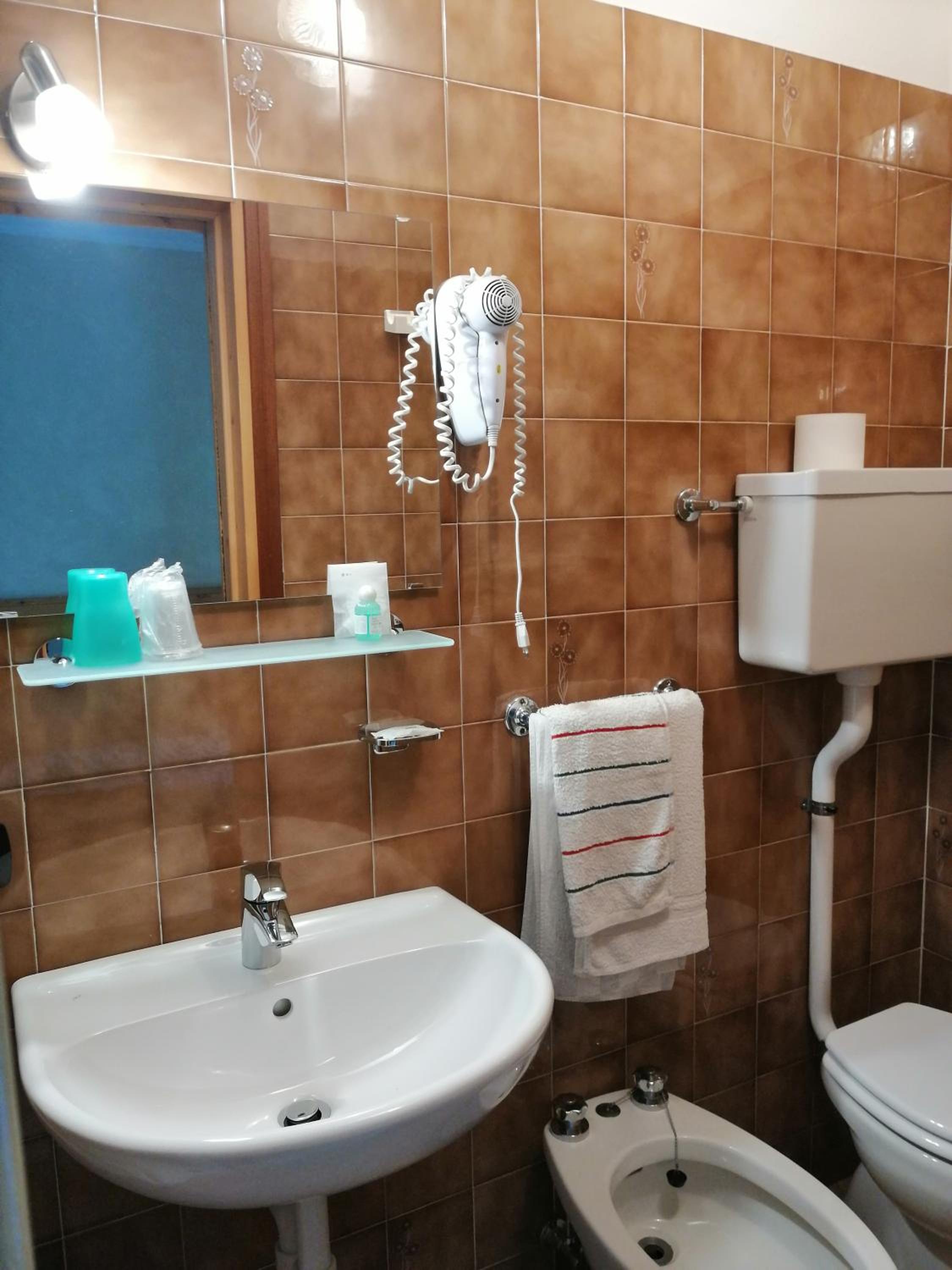 Double Room - Photo 5