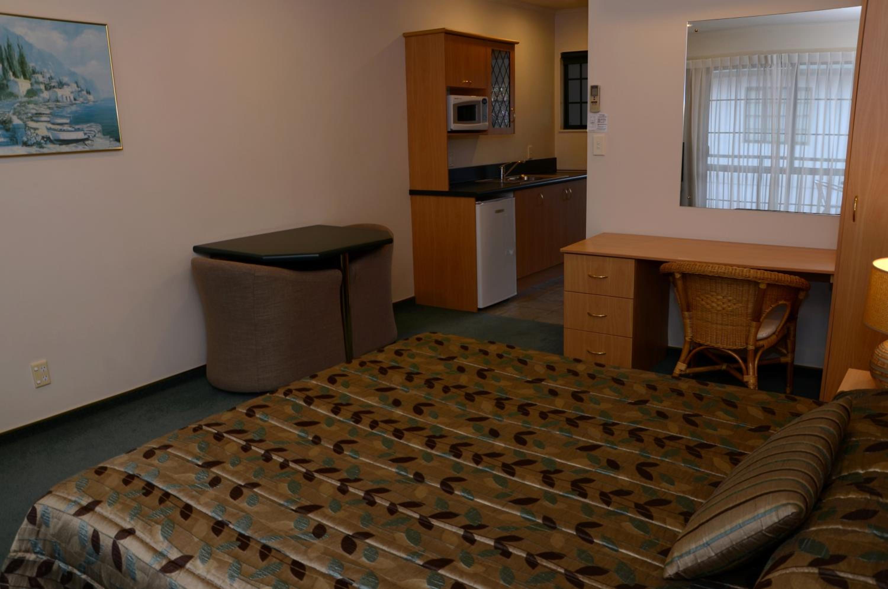 Deluxe King Studio with Spa Bath - Photo 4