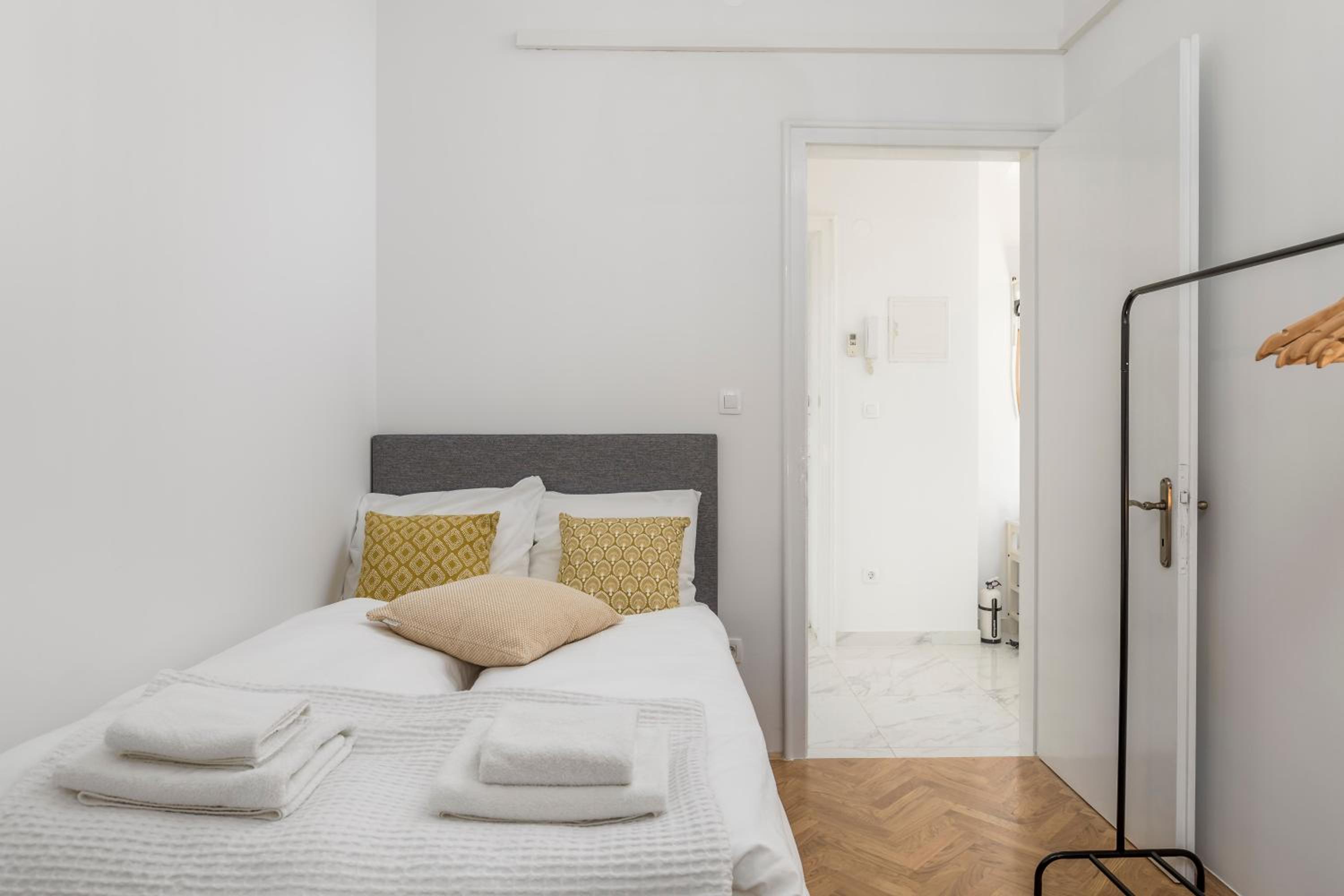 Two-Bedroom Apartment - Photo 36