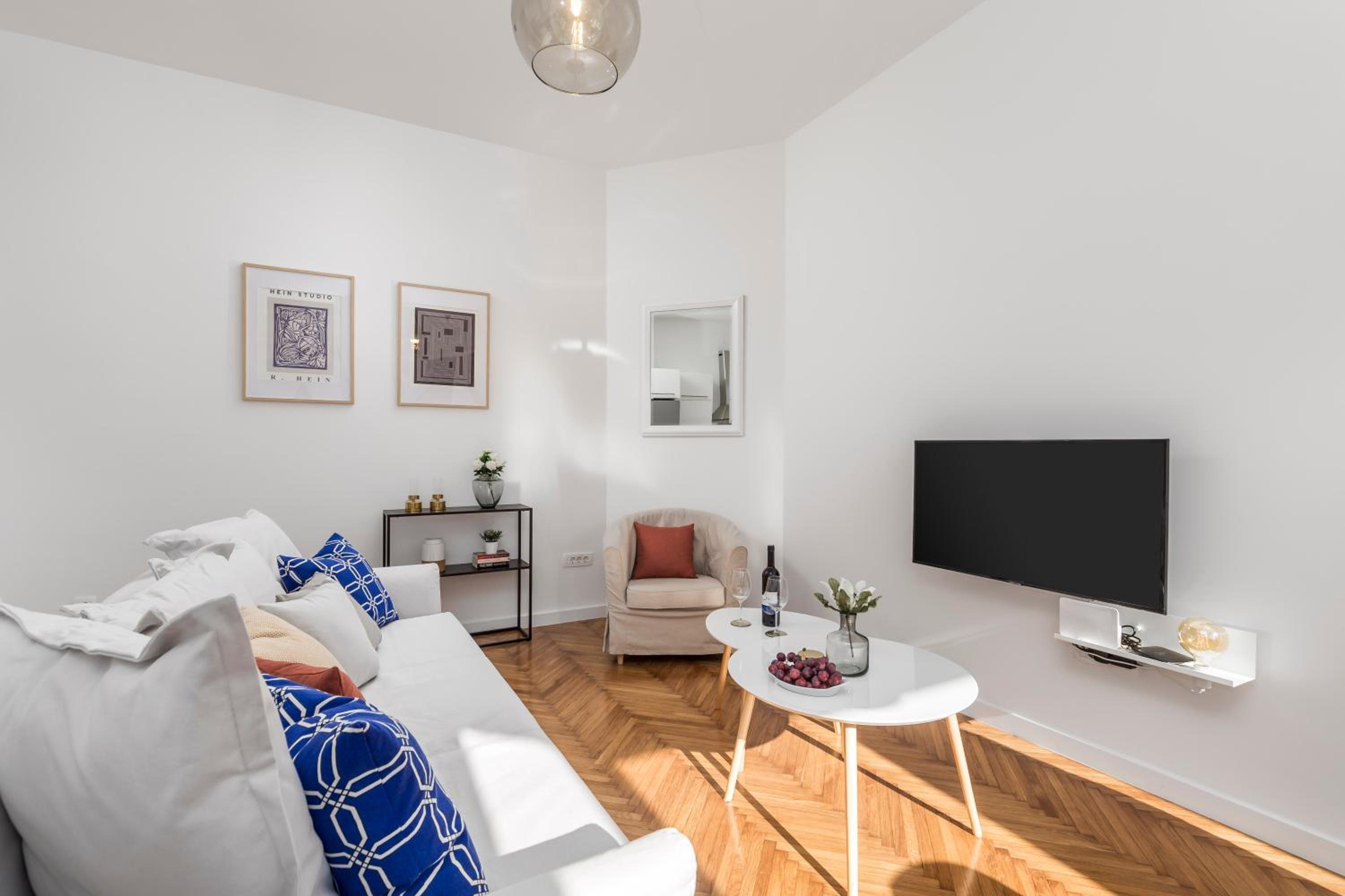 Two-Bedroom Apartment - Photo 16