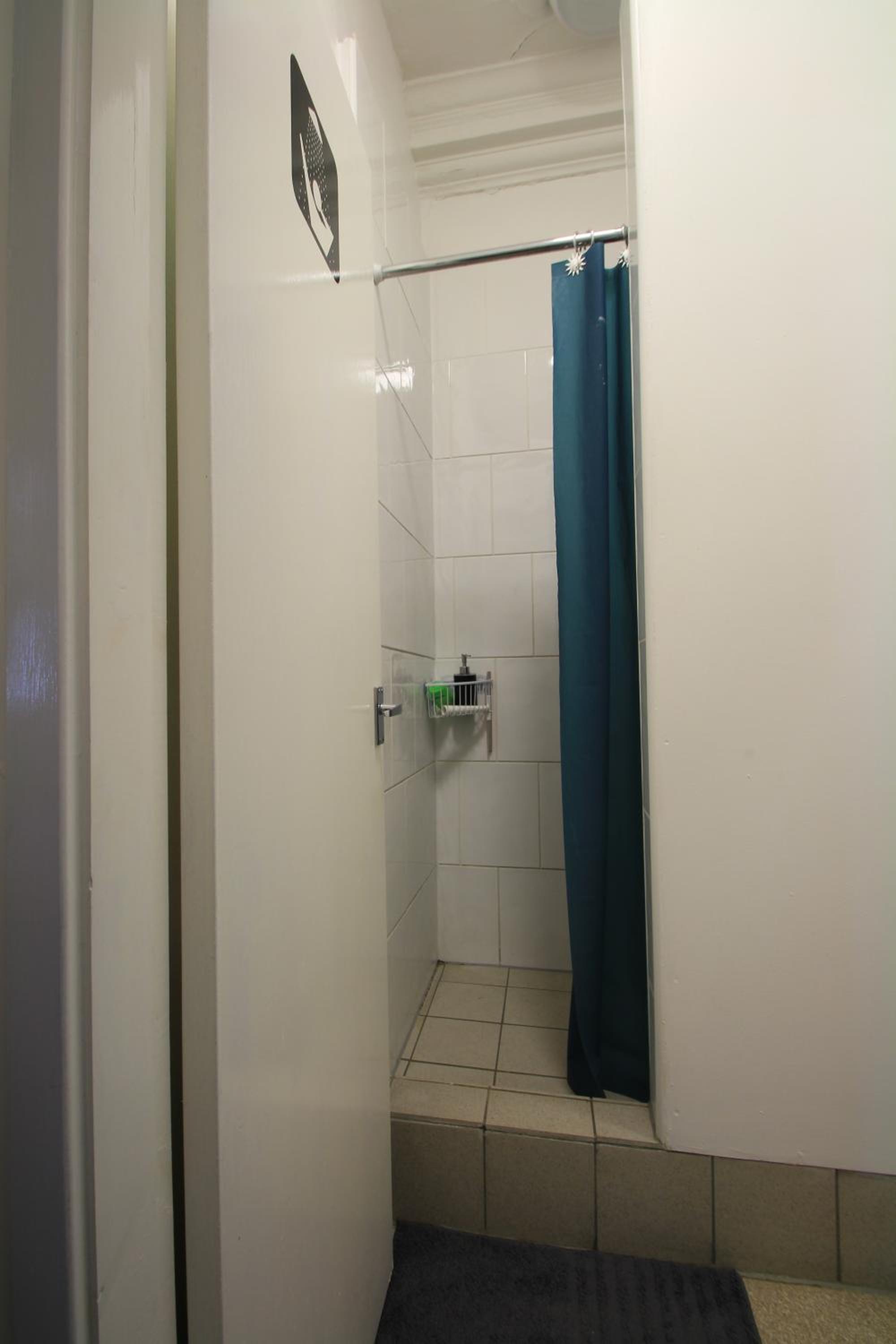 Bed in 6-Bed Male Dormitory Room photo 2