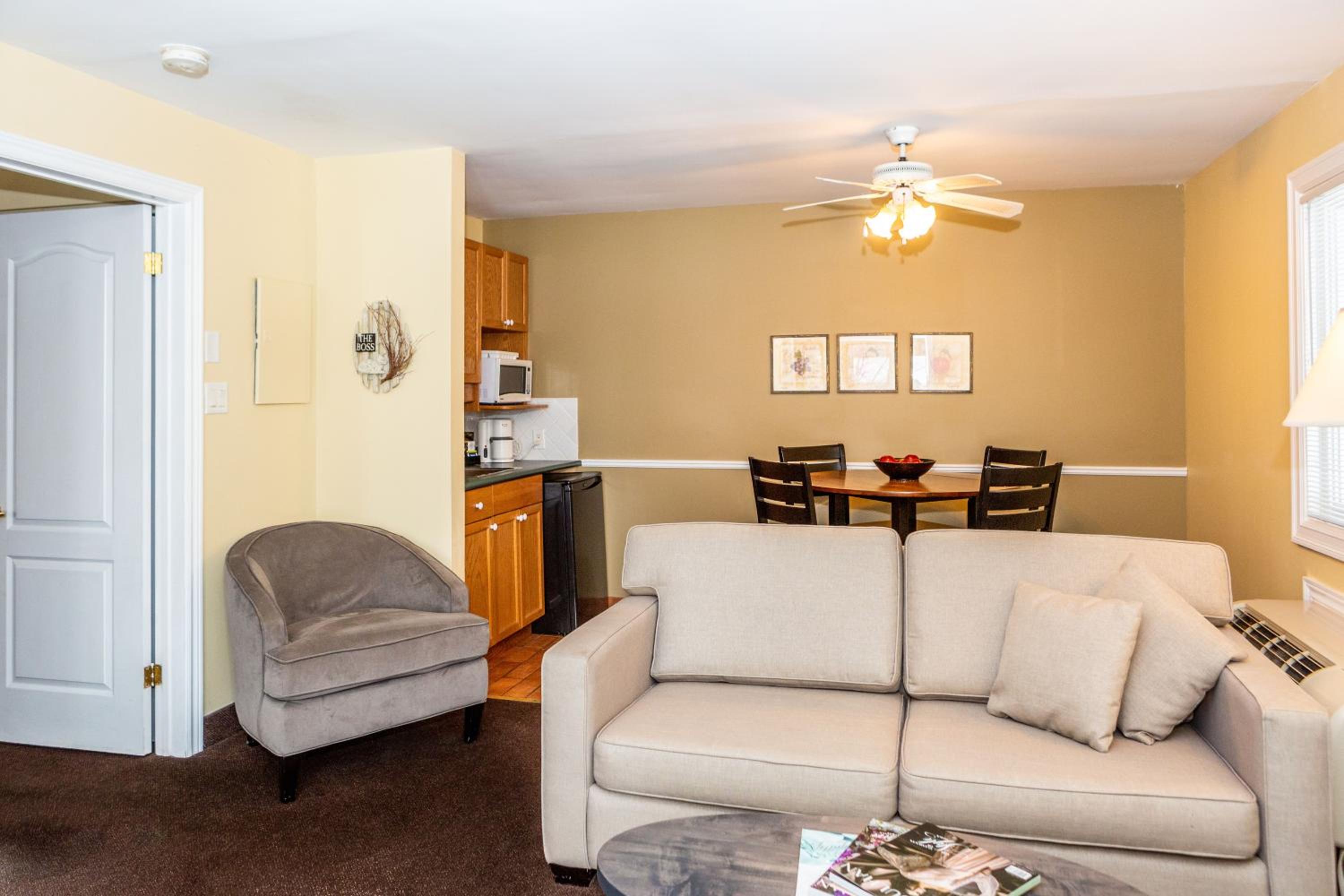 One-Bedroom Suite with Two Double Beds - Photo 6