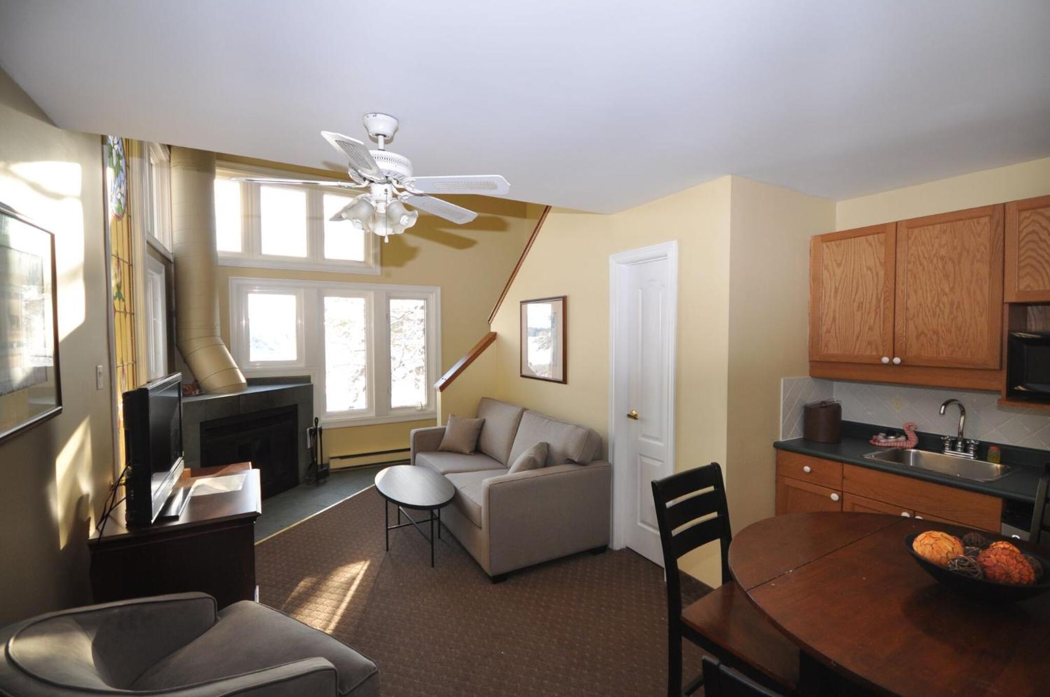 Two-Bedroom Loft - Photo 3