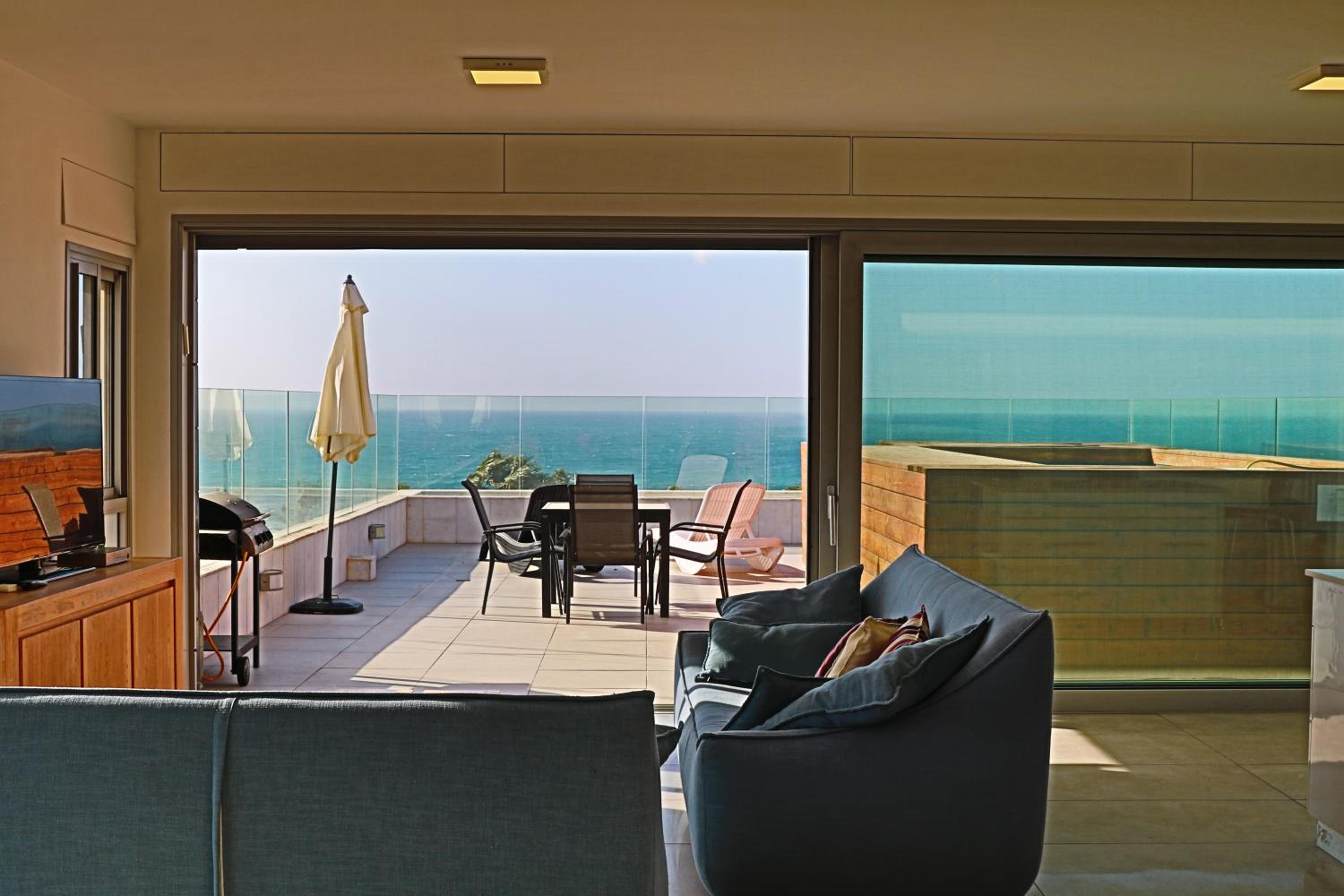 Three-Bedroom Villa photo 2