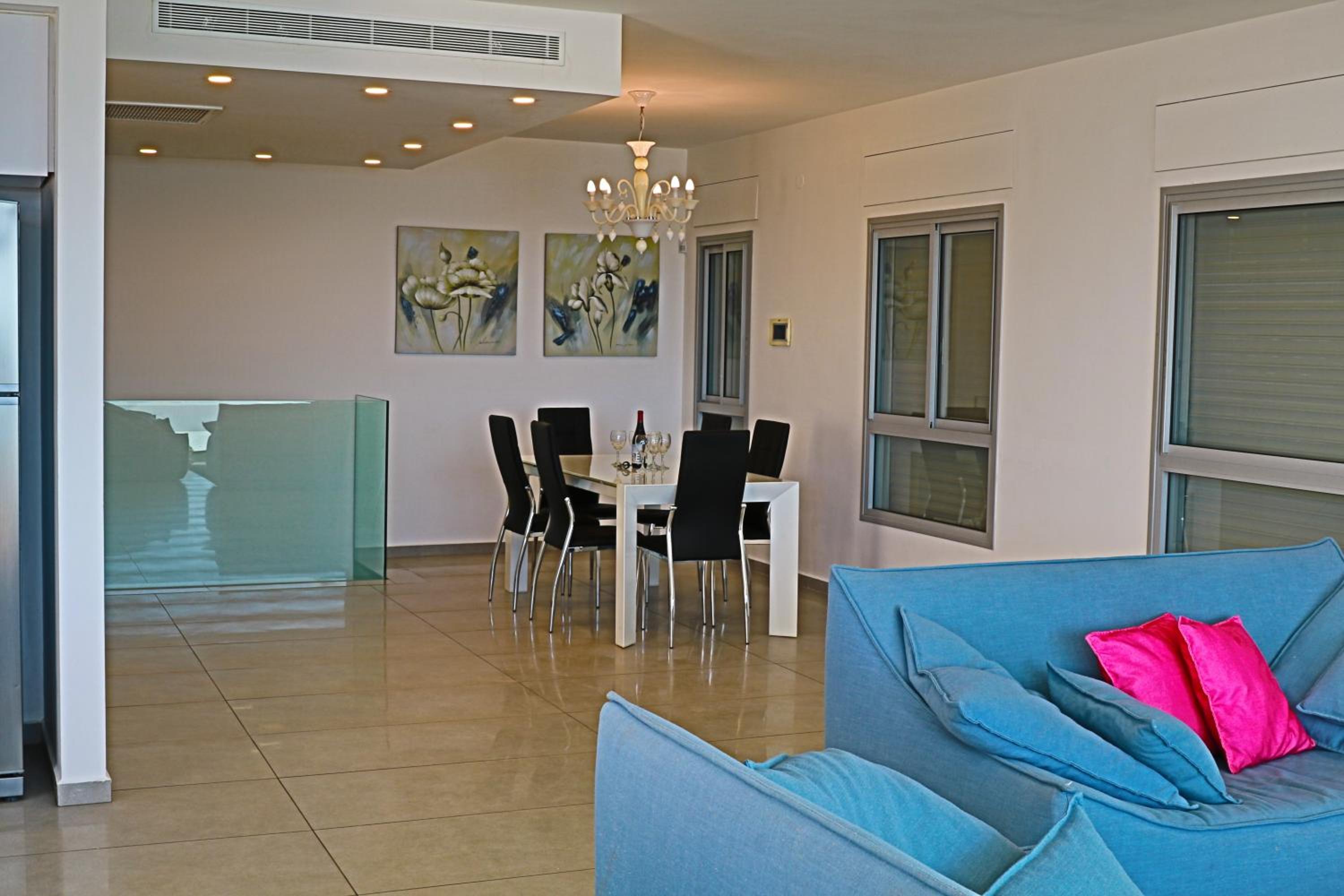Three-Bedroom Villa photo 3