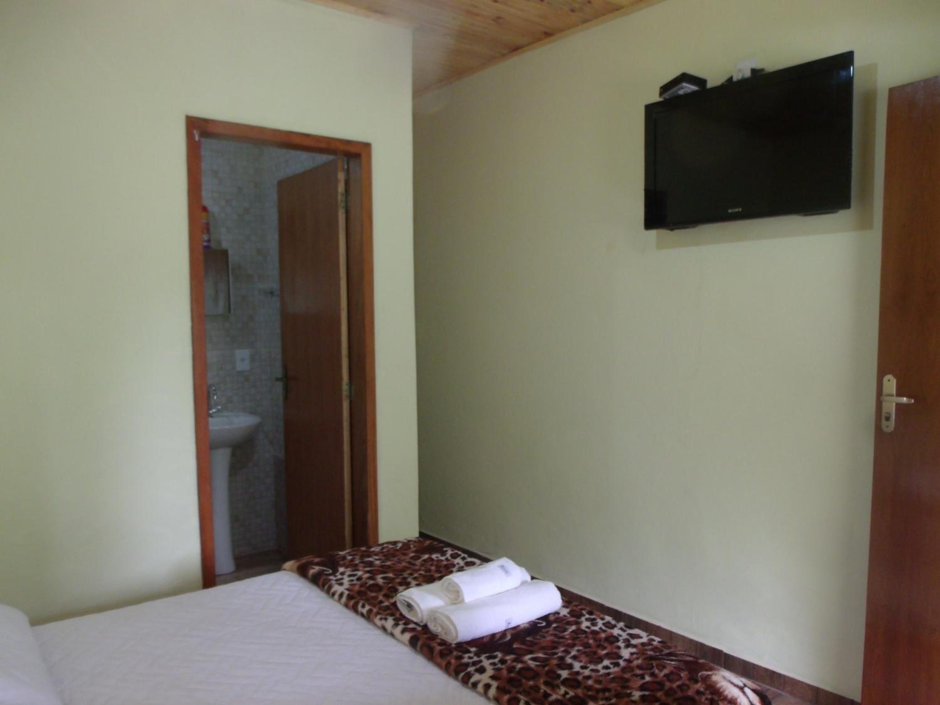 Suite with Balcony - Photo 7