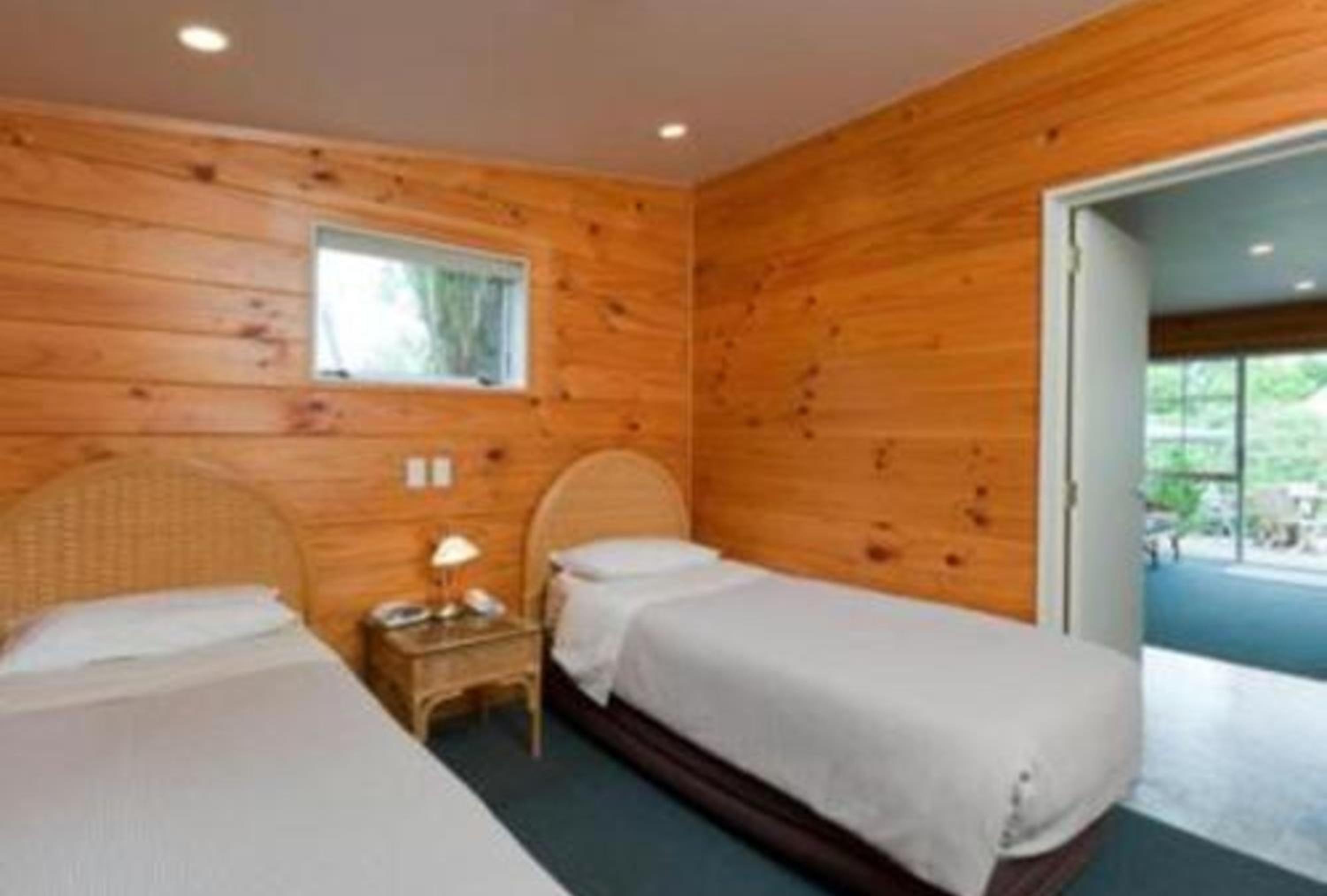 One-Bedroom Twin Apartment - Photo 2