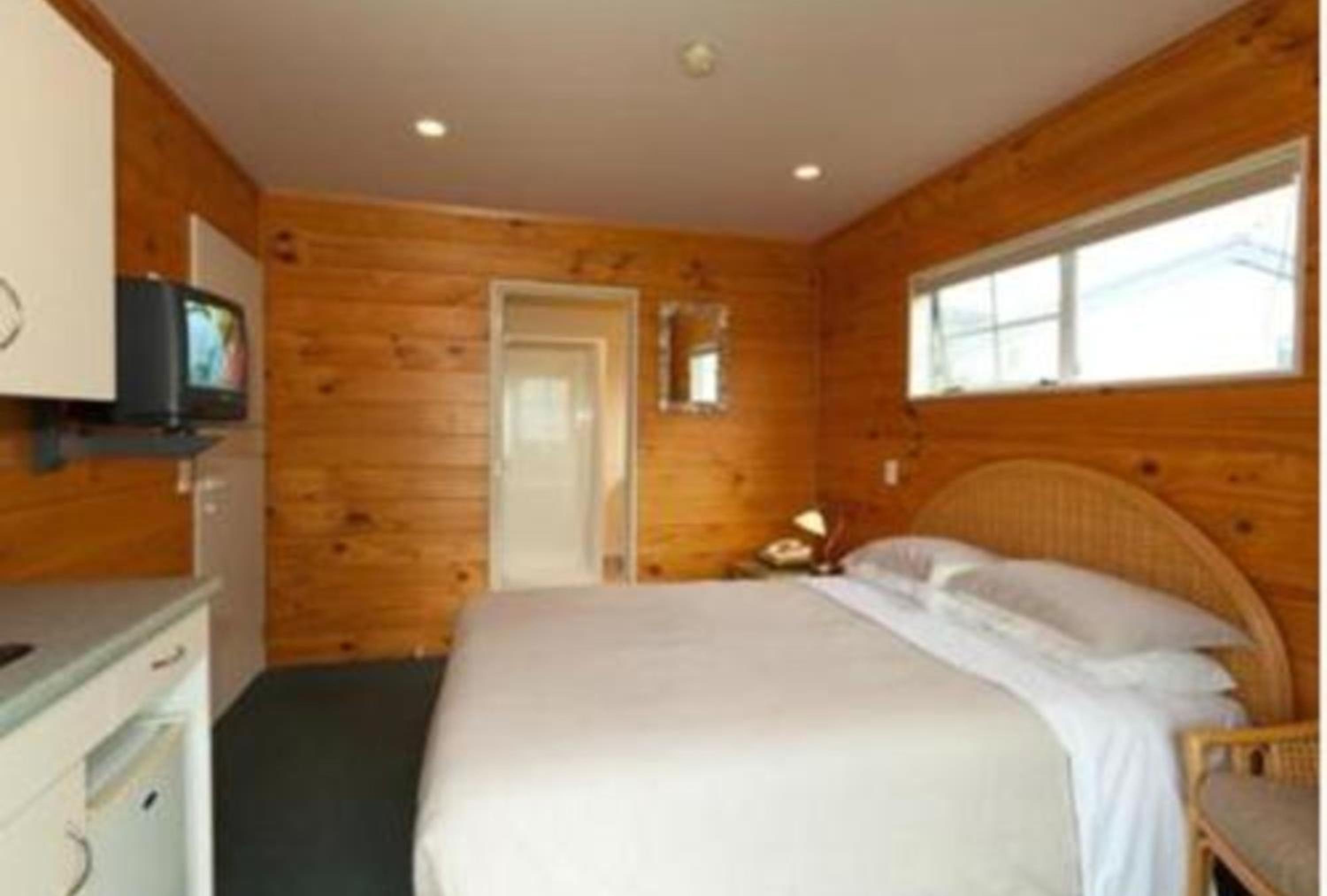 Two-Bedroom Apartment - Photo 11