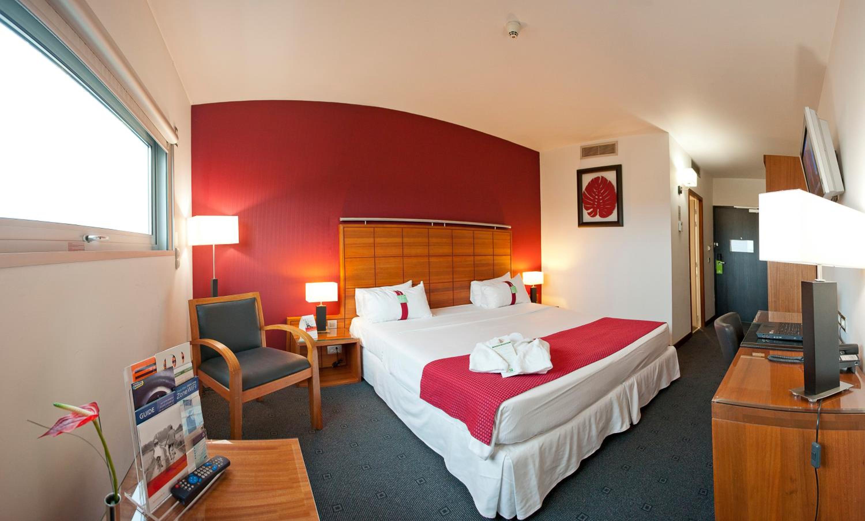 Standard King Room - Photo 5