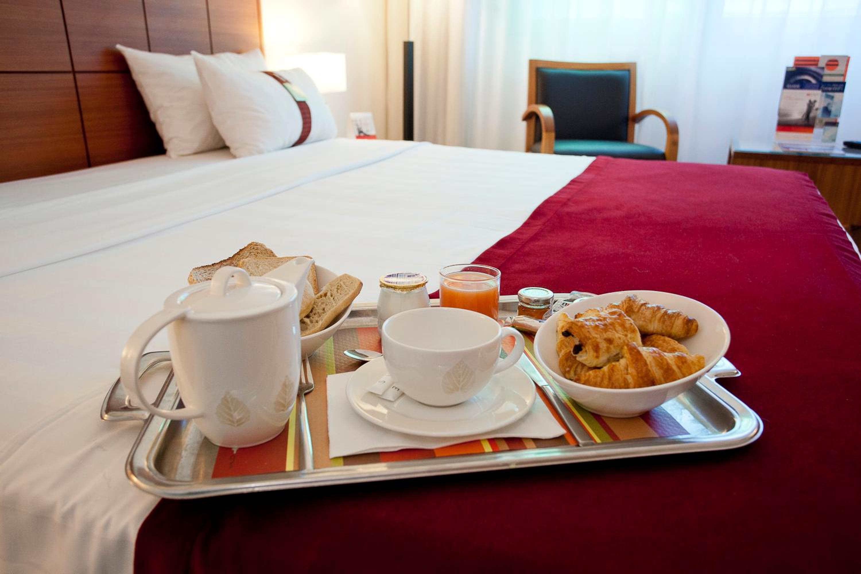 Standard King Room - Photo 2
