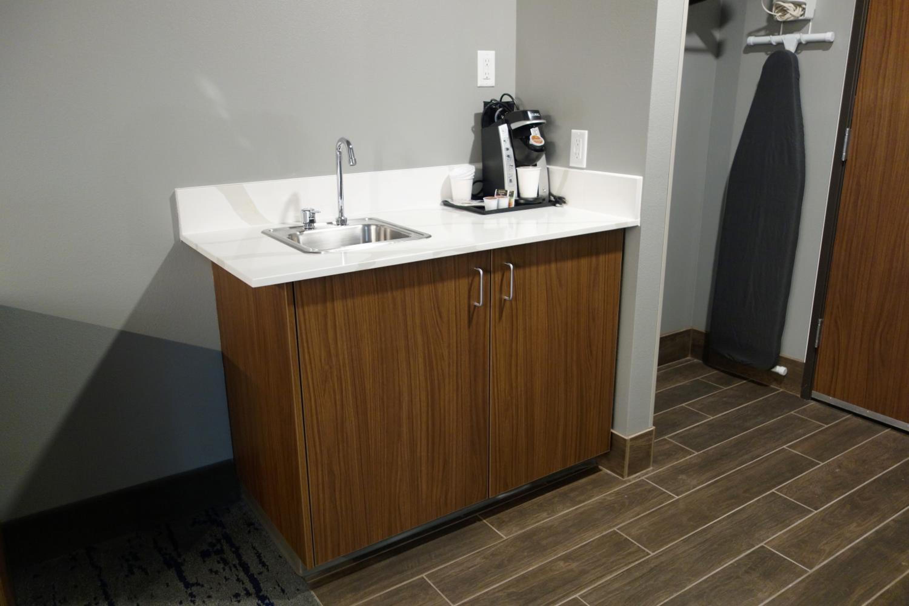 King Studio Suite - Non-Smoking - Photo 4